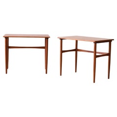 Coppia di tavolini scandinavi in teak