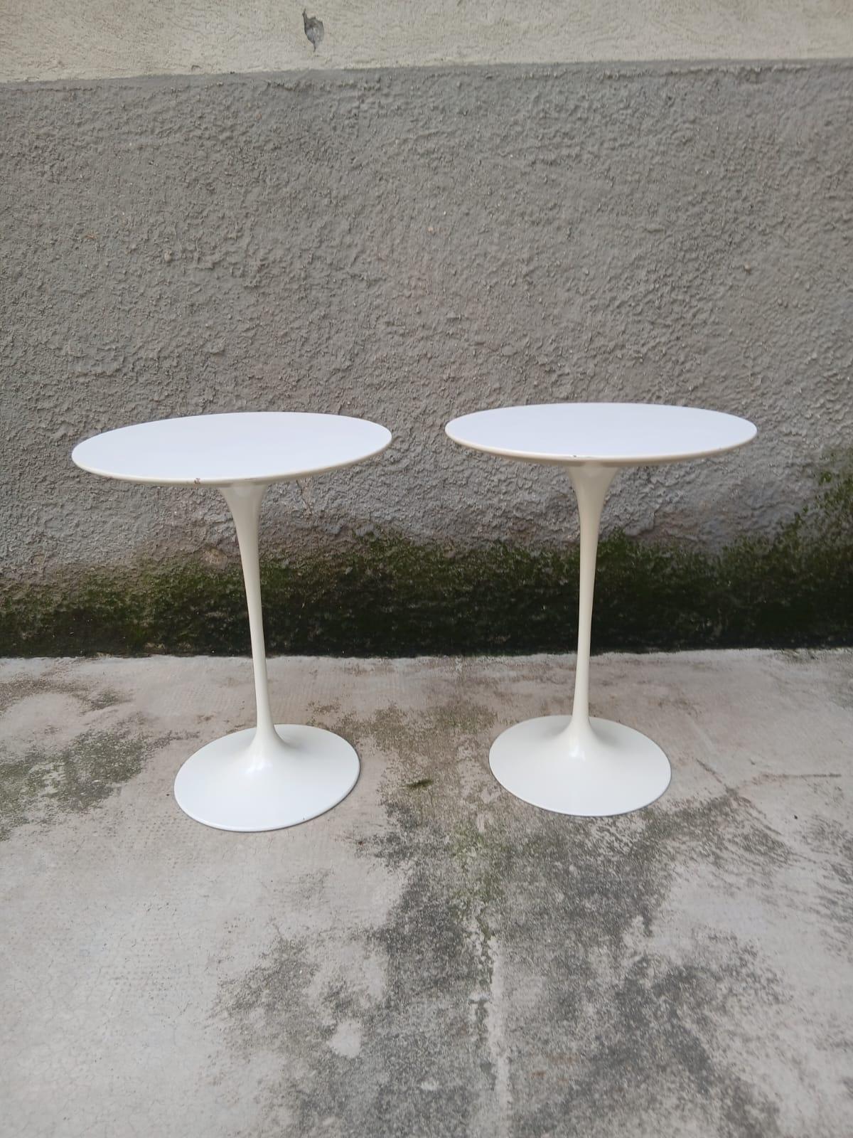 Space Age Coppia di Tavolini “Tulip” di Eero Saarinen per Knoll - USA - Anni ’60 in vendita