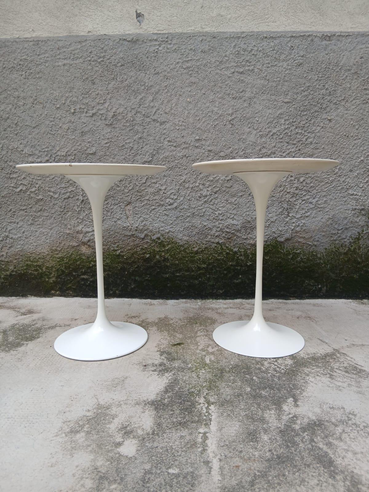 Coppia di Tavolini “Tulip” di Eero Saarinen per Knoll - USA - Anni ’60 In condizioni buone in vendita a Milano, IT