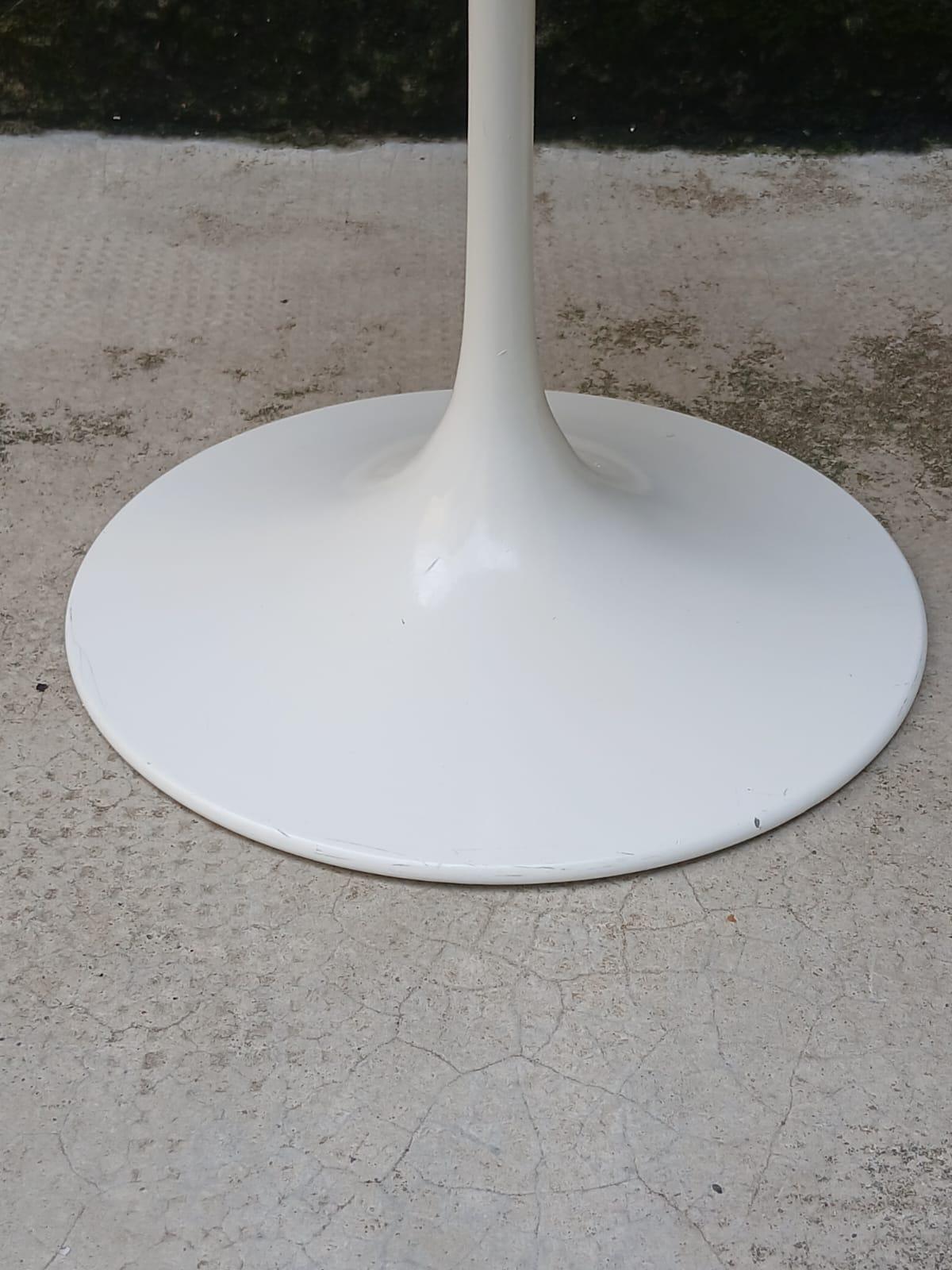Coppia di Tavolini “Tulip” di Eero Saarinen per Knoll - USA - Anni ’60 in vendita 1