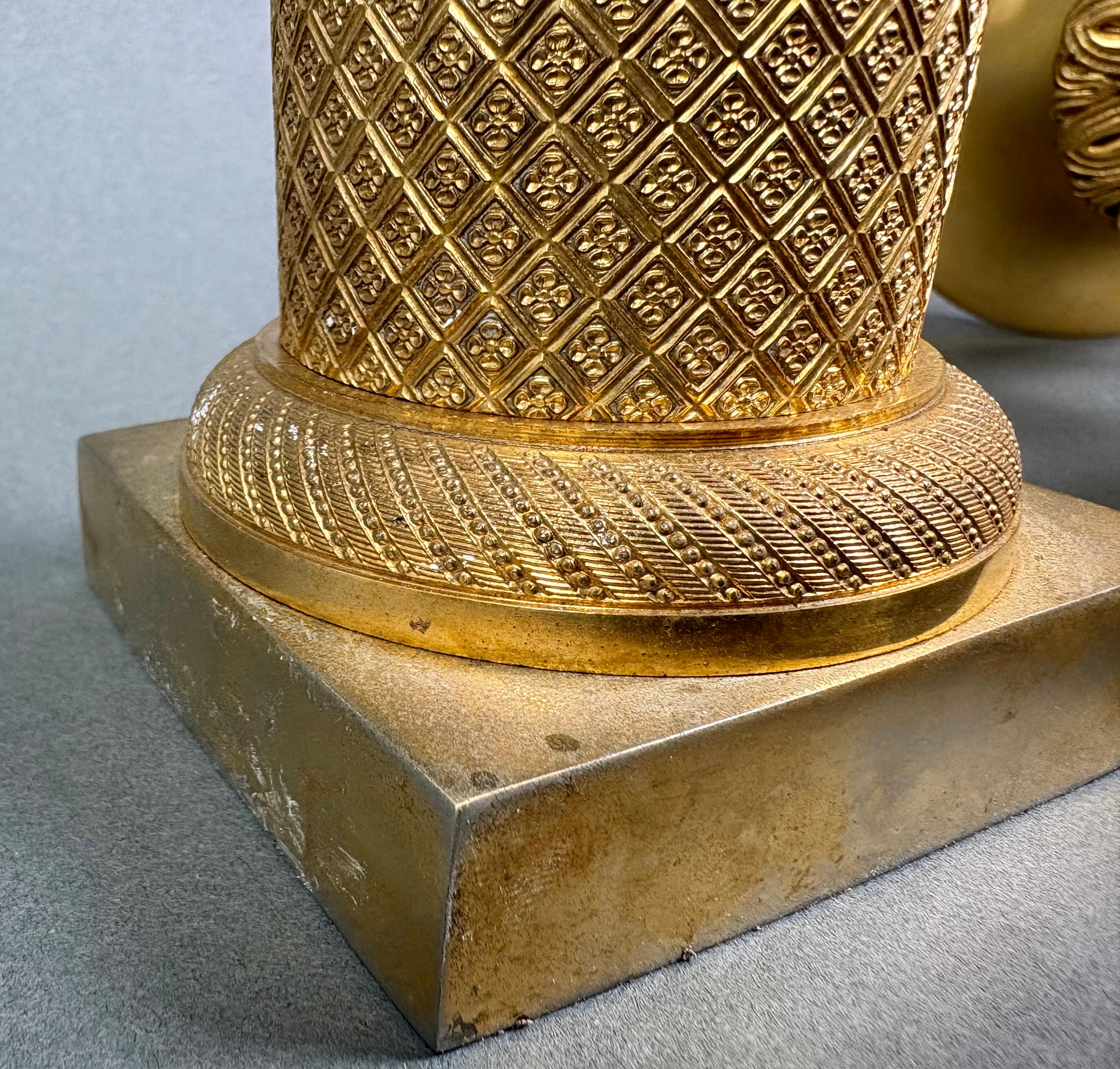 Paire de coupes françaises en bronze doré d'époque Empire en vente 4