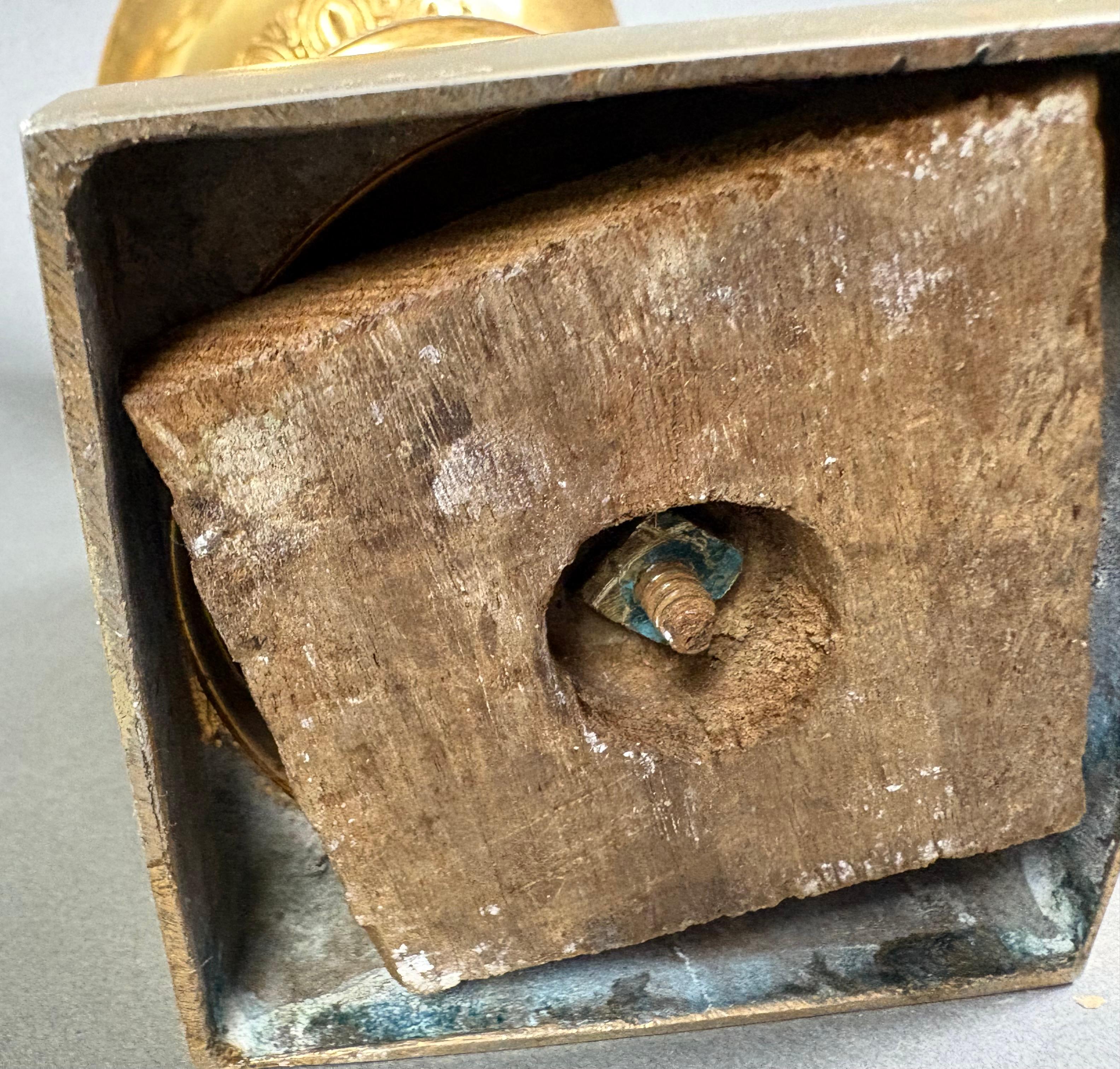 Paire de coupes françaises en bronze doré d'époque Empire en vente 2