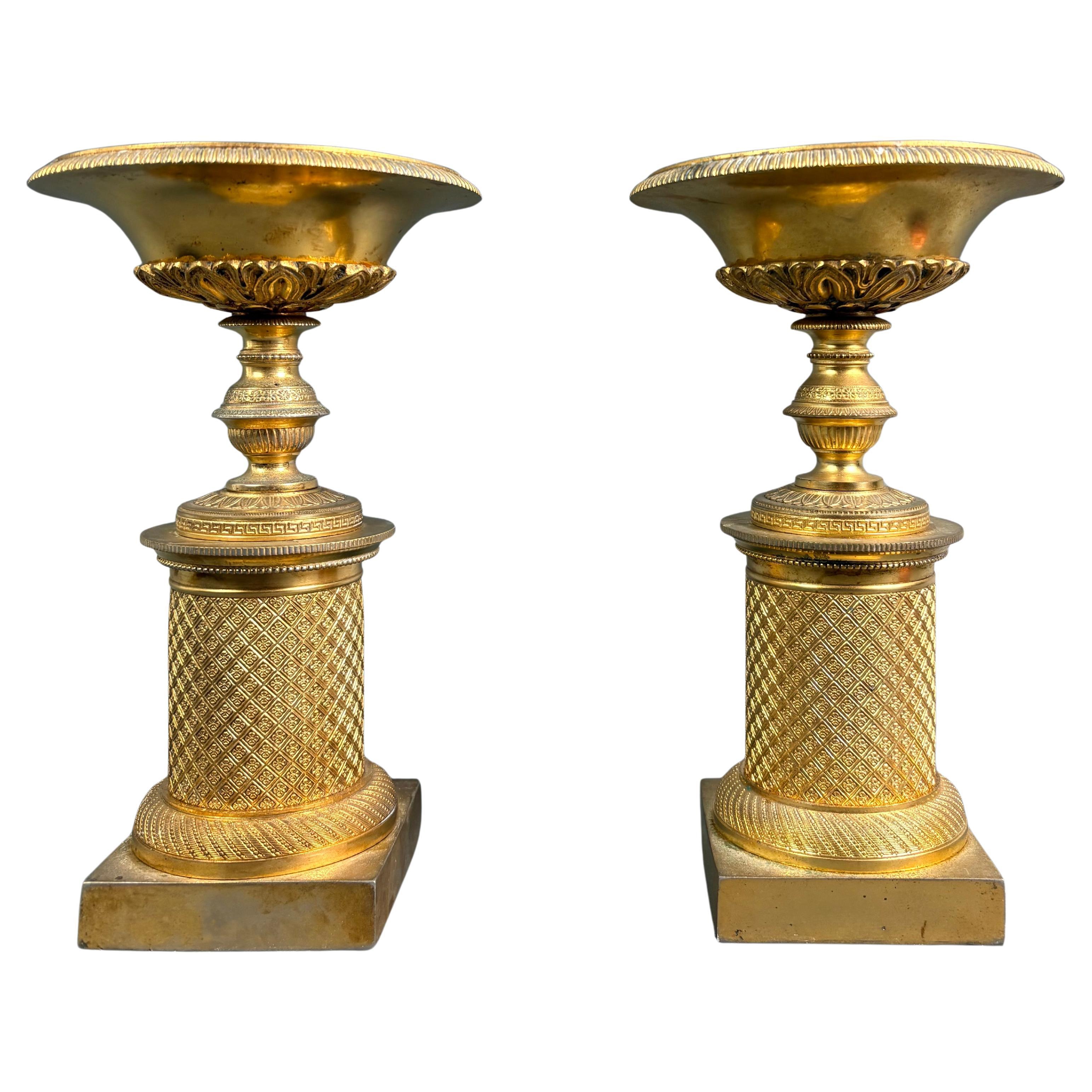 Paire de coupes françaises en bronze doré d'époque Empire en vente