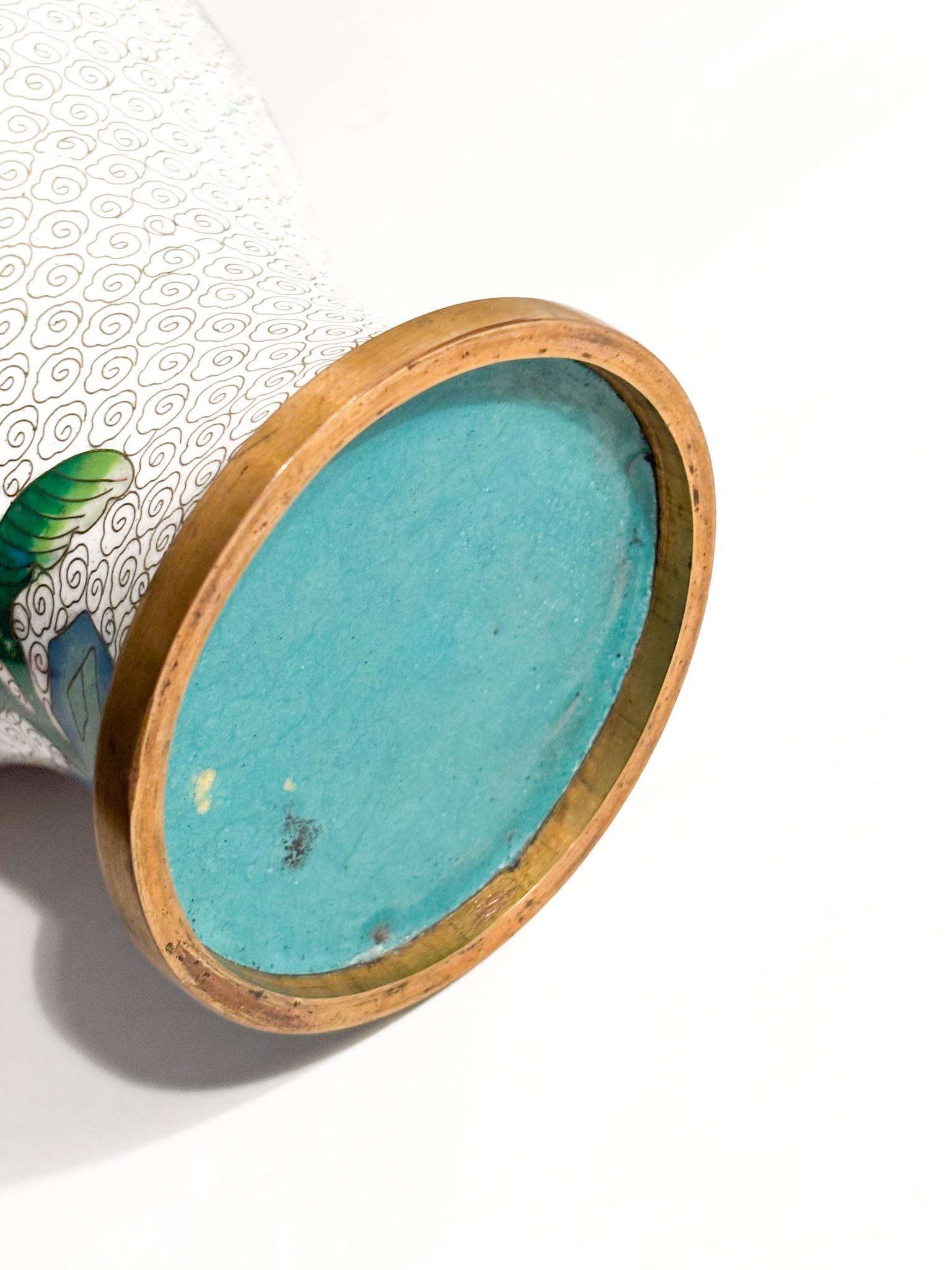 Pair of Chinese Cloisonné Vases with Floral Motifs and Hummingbirds 1950s In Good Condition For Sale In Milano, MI