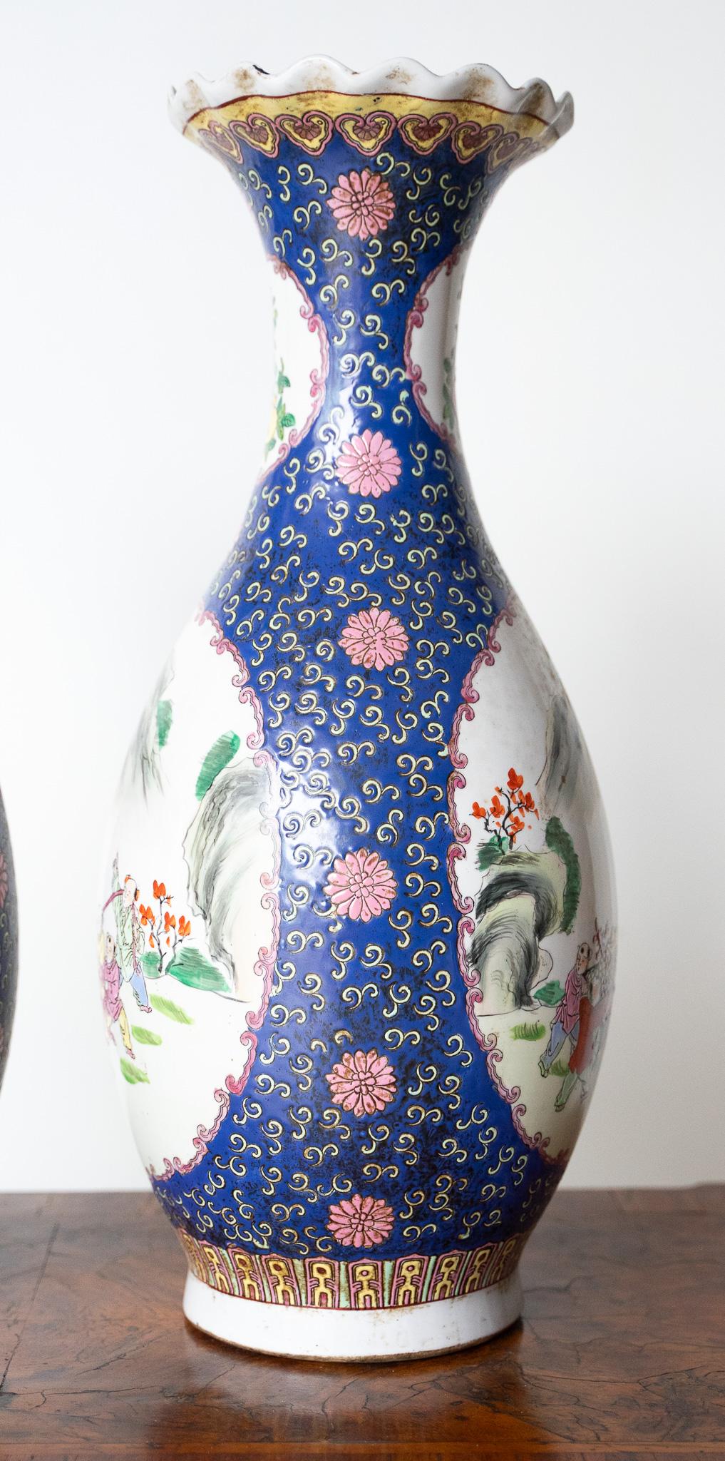 Hand-Painted Pair Of Chinese Porcelain Vases Decorated With Various Colors For Sale