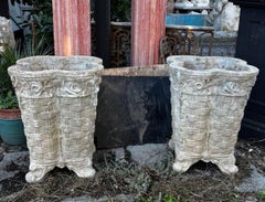 coppia di vasi in cemento, decorati a quadrifoglio intrecciato, italia