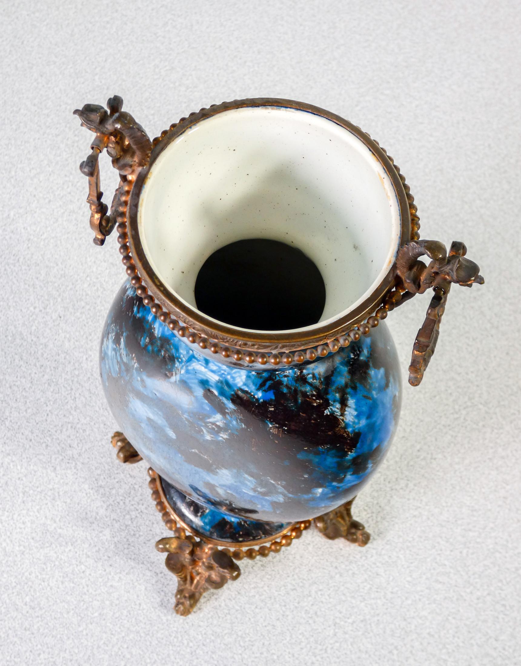 Paire de vases en céramique émaillée et peinte à la main et en bronze. Fin du 19e siècle en vente 4