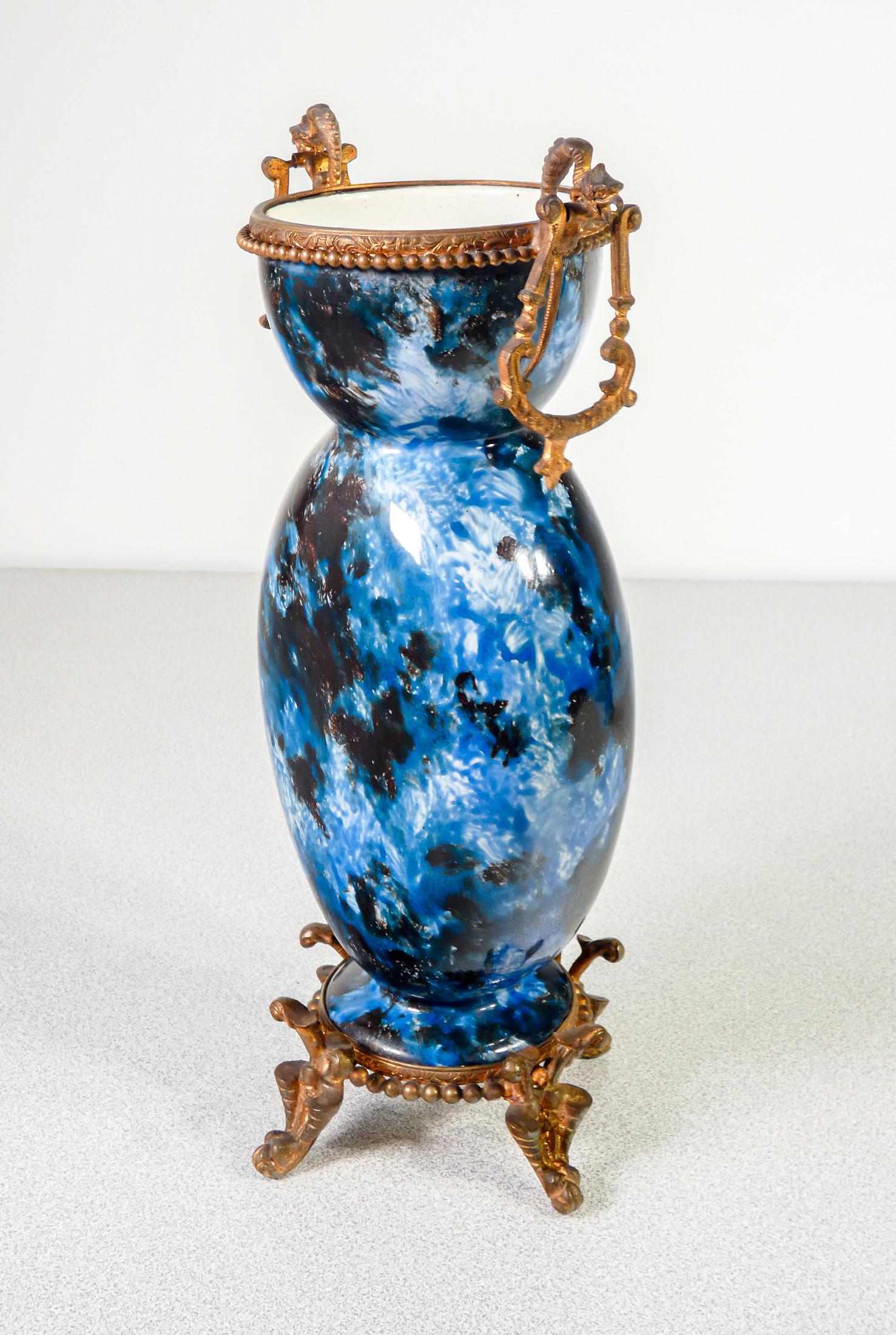 Pair of glazed and hand-painted ceramic and bronze vases. Late 19th century In Good Condition For Sale In Torino, IT