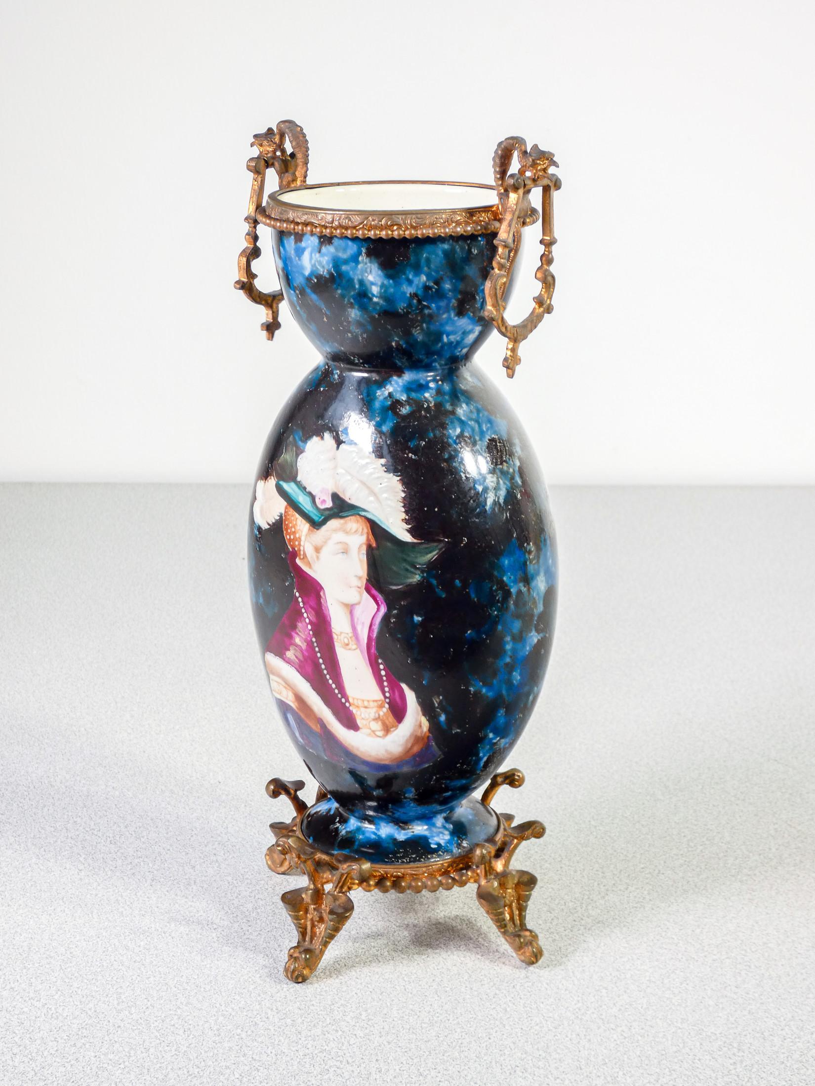 Pair of glazed and hand-painted ceramic and bronze vases. Late 19th century For Sale 2