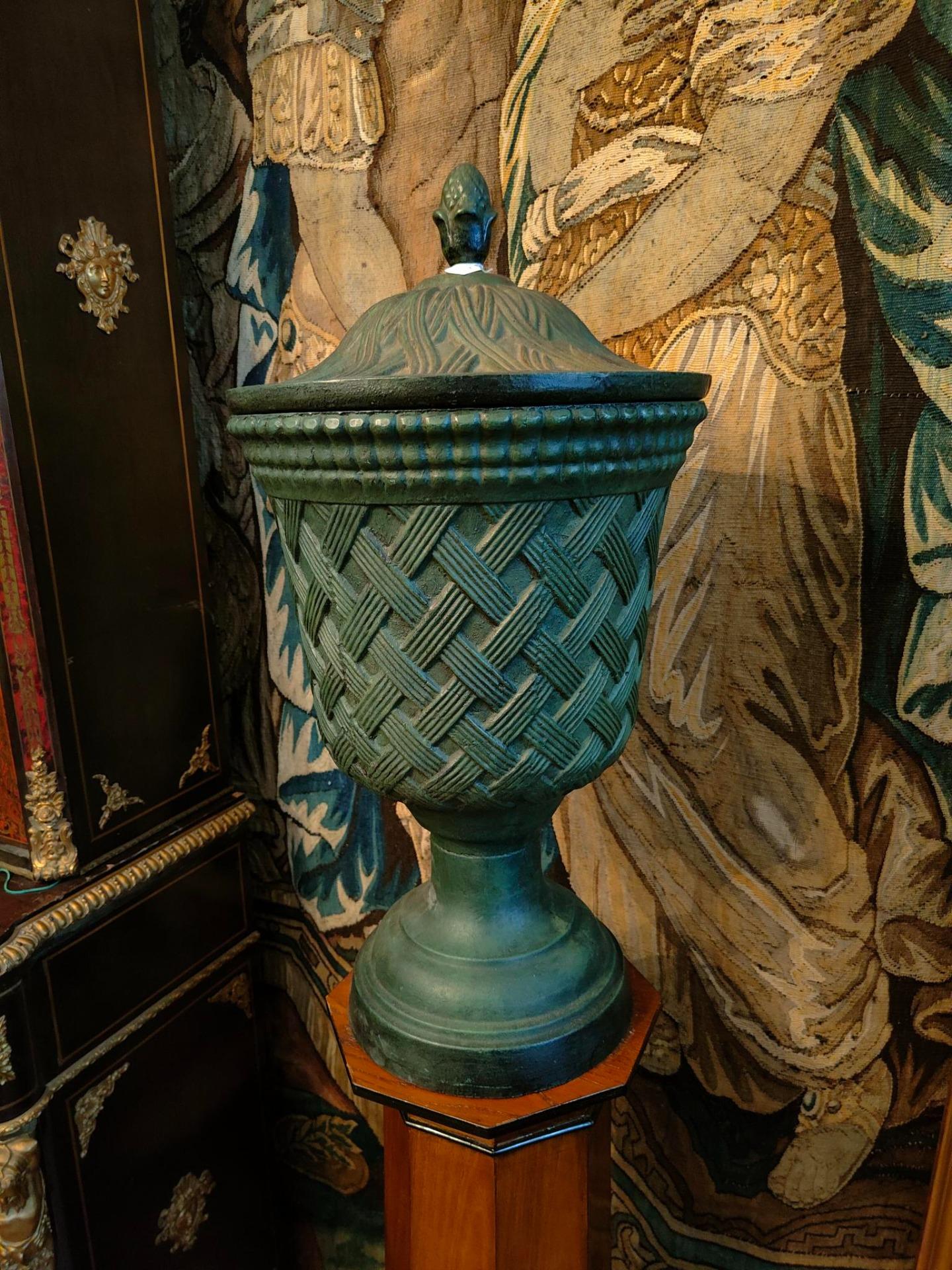  Pair of cast iron vases with lids and wooden columns In Good Condition For Sale In Alba, IT