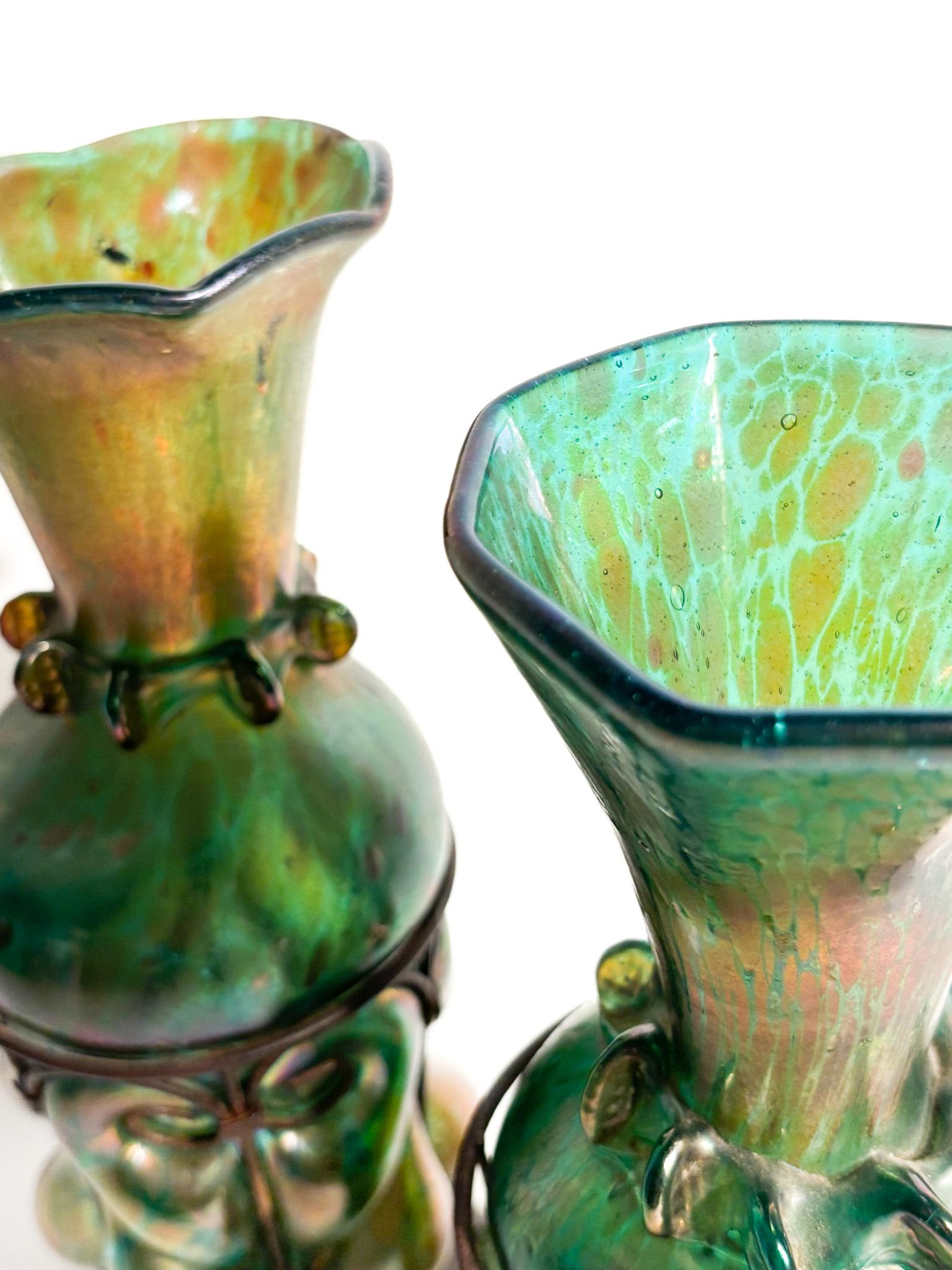 Art Nouveau Coppia di Vasi in Vetro di Loetz e Ferro Battuto Anni 20 in vendita