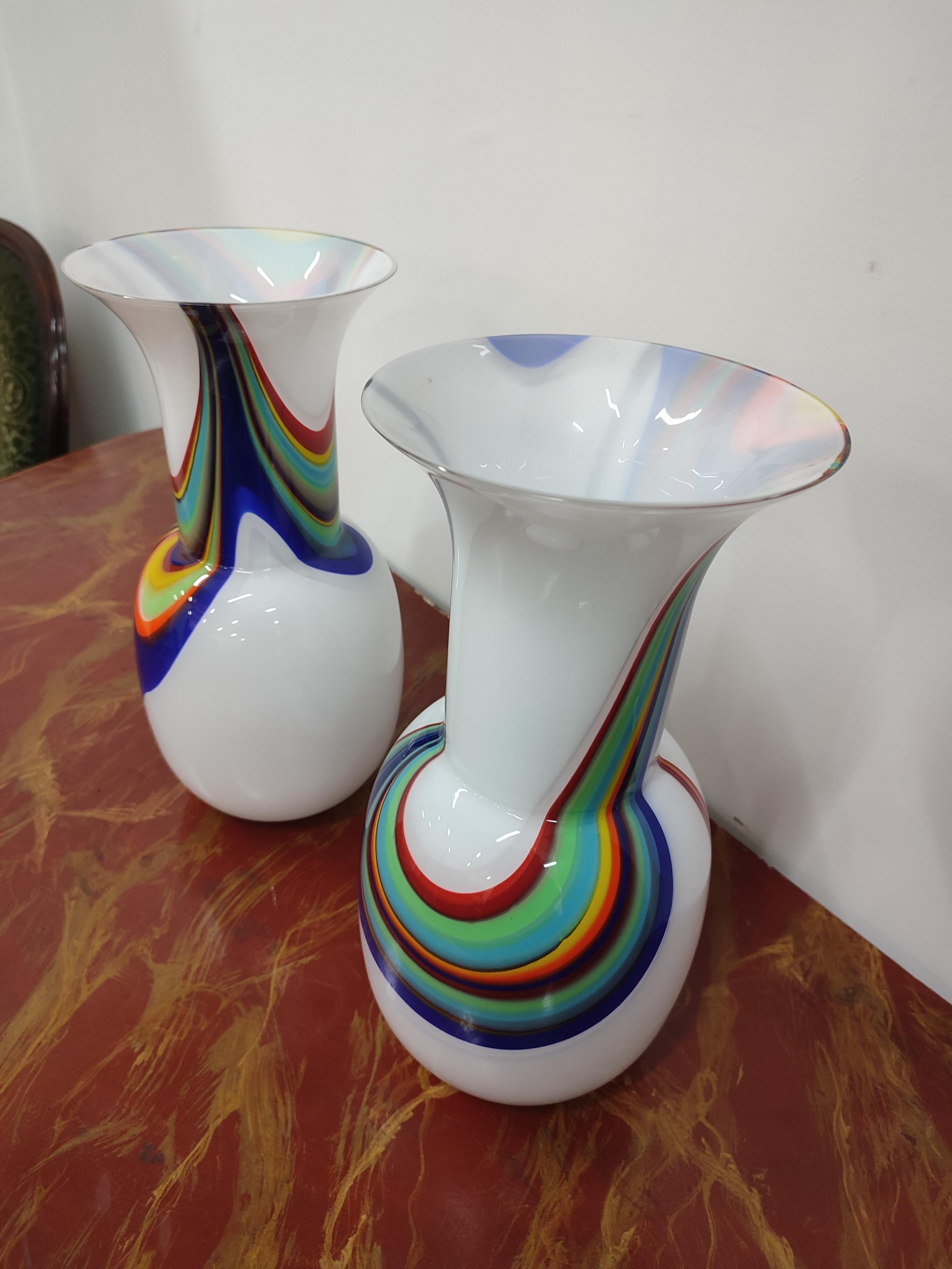 Coppia di vasi in vetro soffiato di Murano un calcedonio