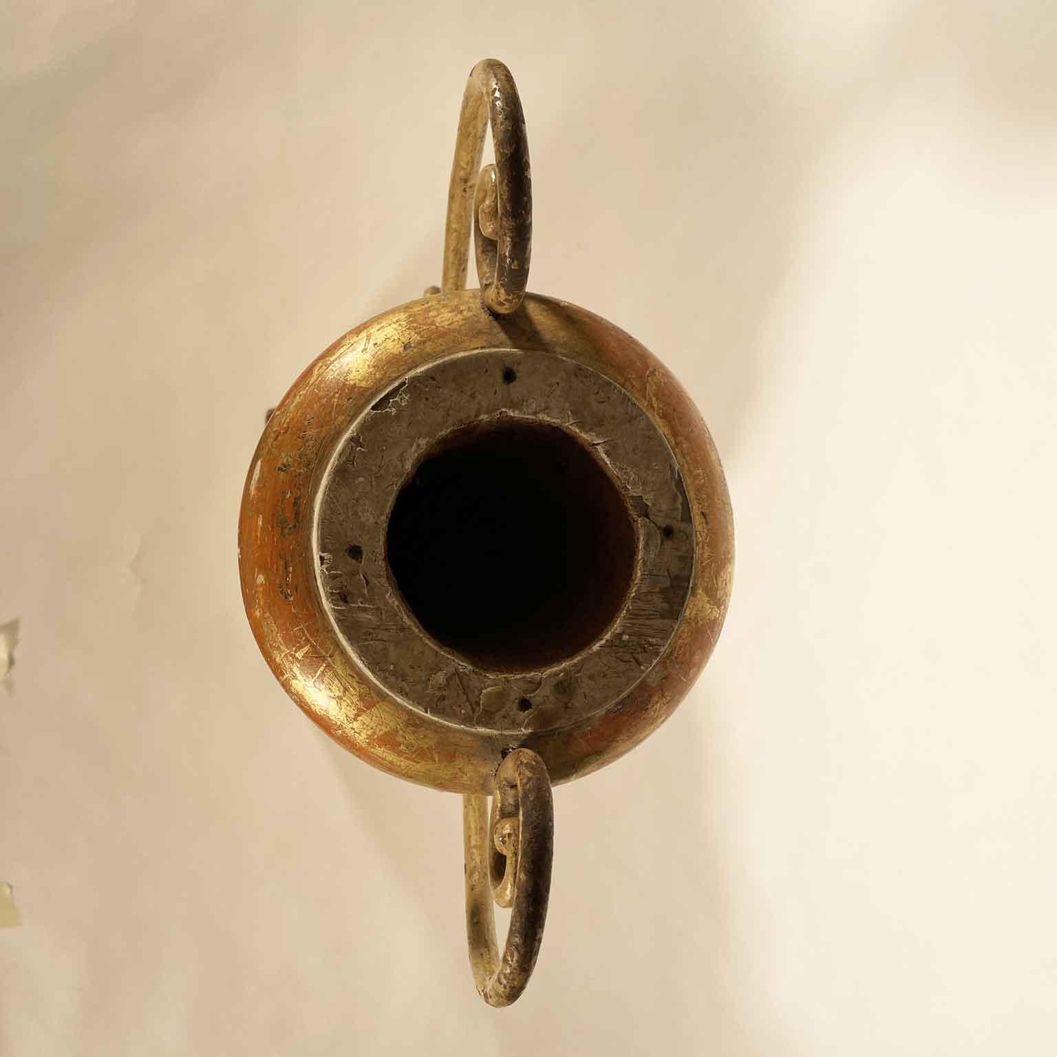 Coppia di Vasi Neoklassizistische italienische Lackkunst Avorio e Dorati Manici in Ferro 1780, Coppia di Vasi im Zustand „Gut“ im Angebot in Milano, MI