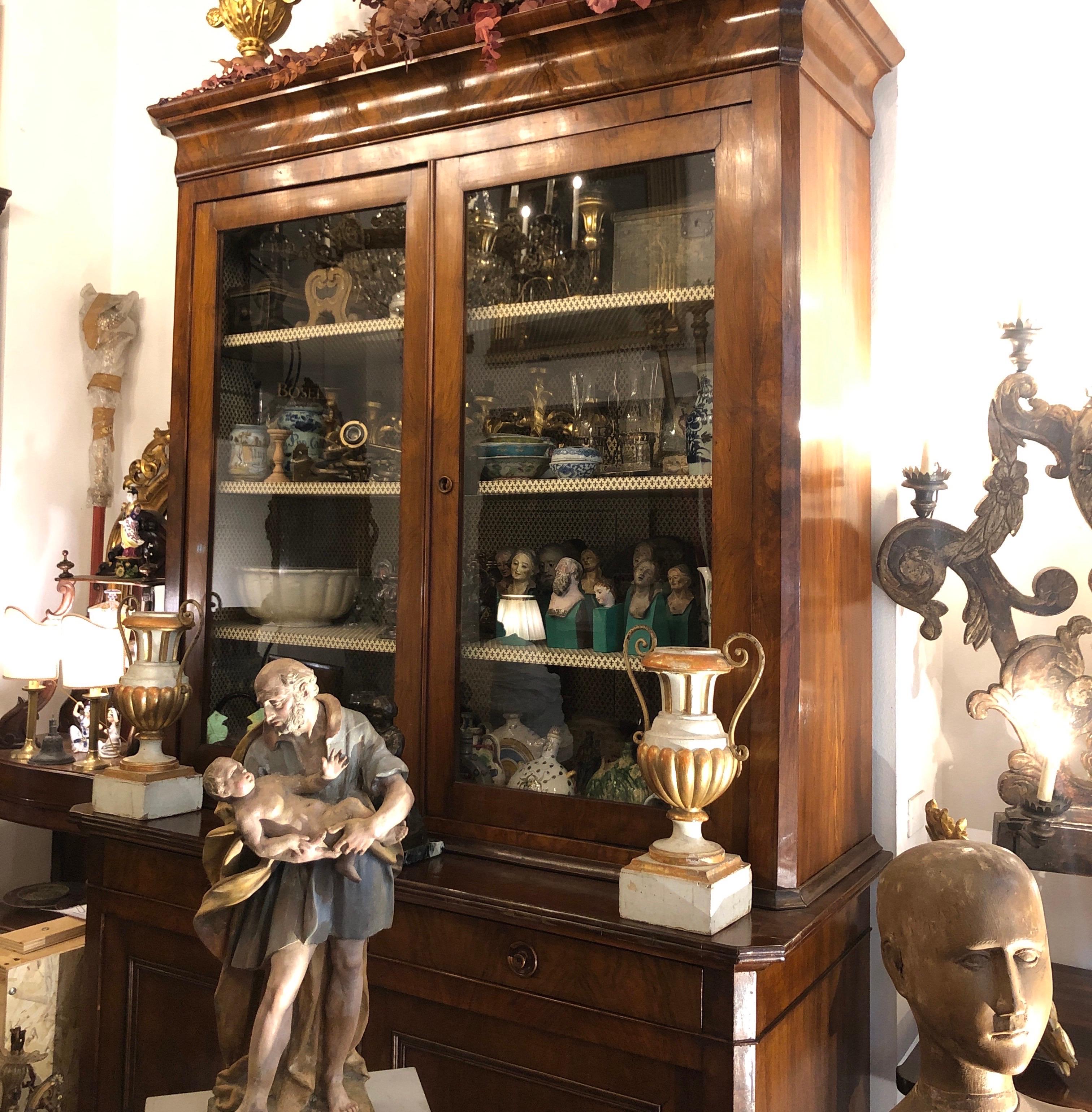 Coppia di Vasi Neoklassizistische italienische Lackkunst Avorio e Dorati Manici in Ferro 1780, Coppia di Vasi (Holz) im Angebot