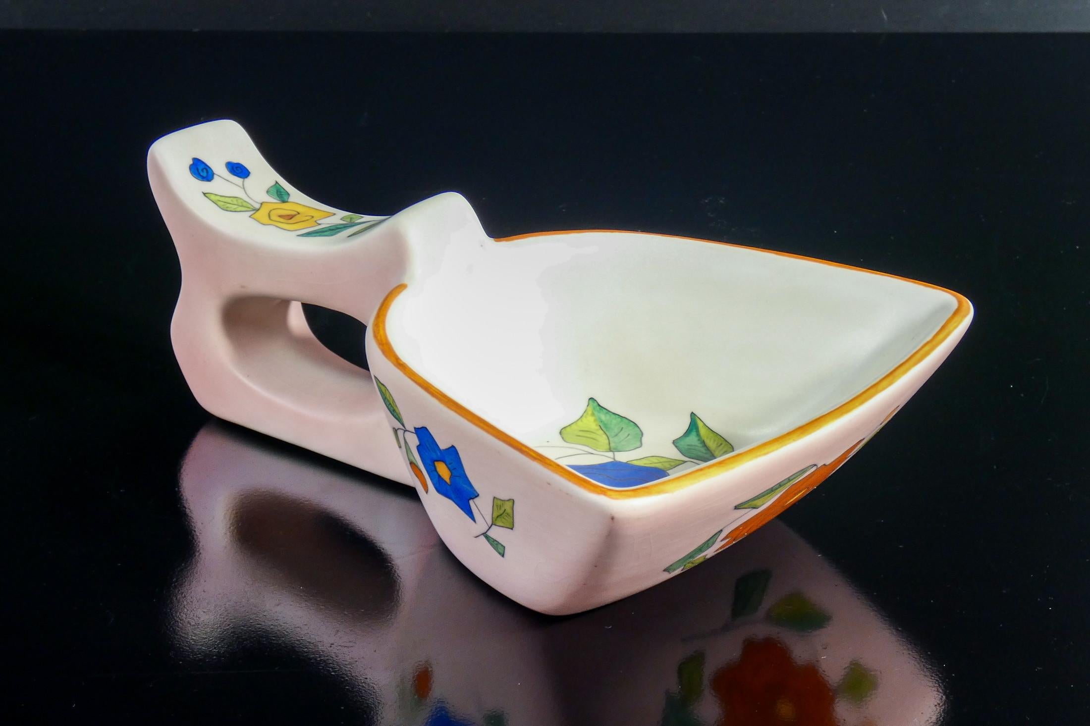 Paire de vases en céramique peints à la main par LENCI, signés sur la base en vente 5