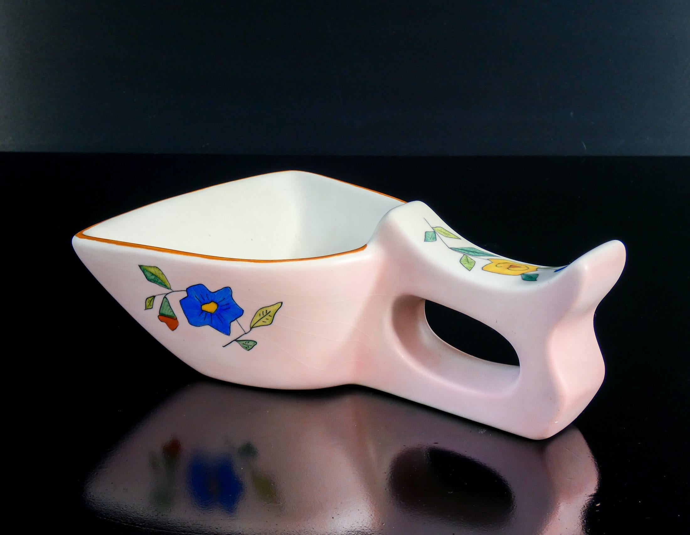 Paire de vases en céramique peints à la main par LENCI, signés sur la base en vente 8