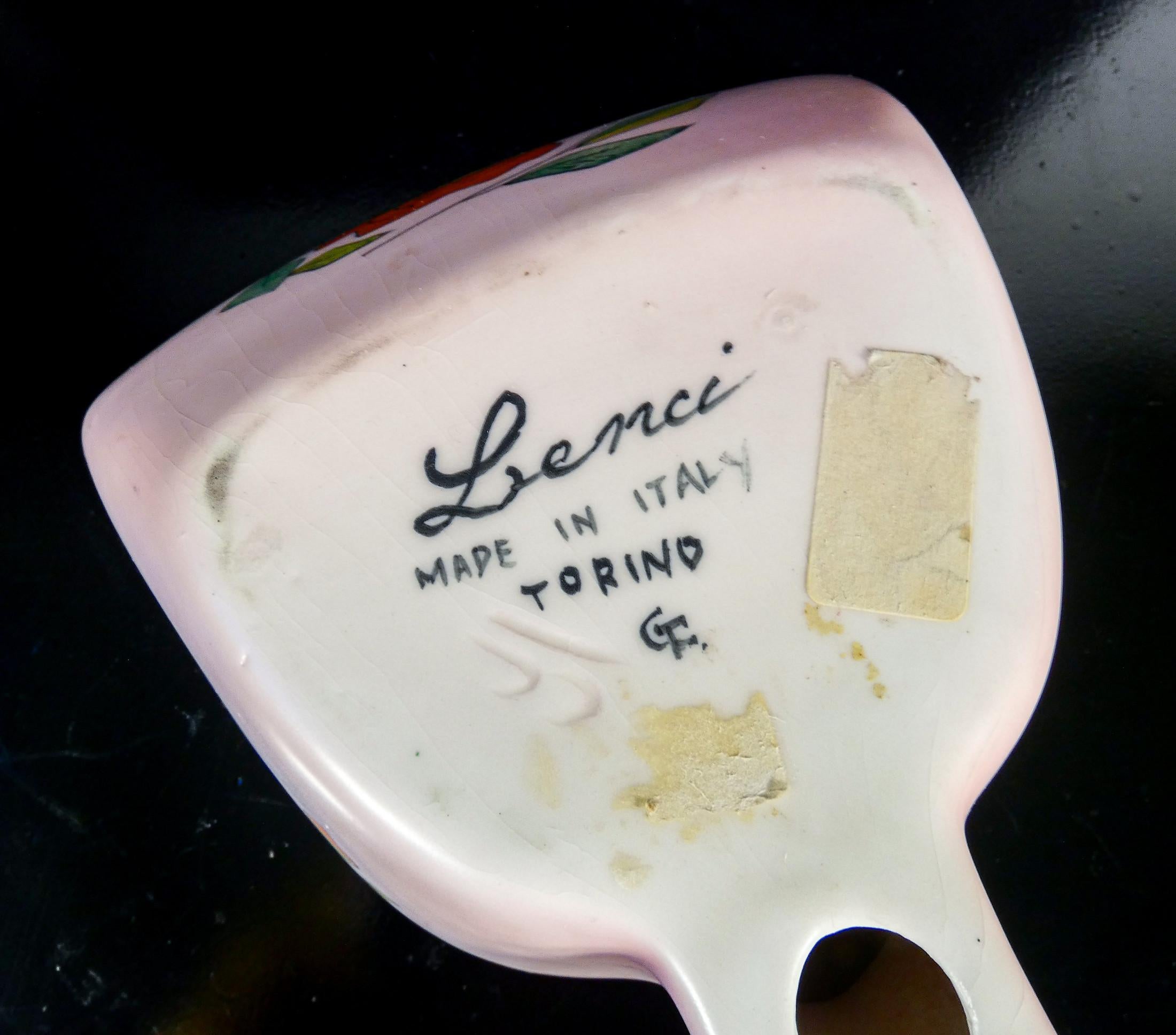 Paire de vases en céramique peints à la main par LENCI, signés sur la base en vente 13