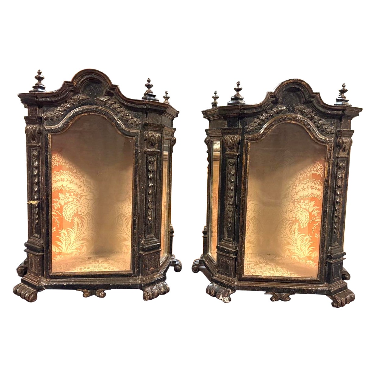 Eingehängte und verschnörkelte Vögel in Patina, provenienza Roma (italia) im Angebot