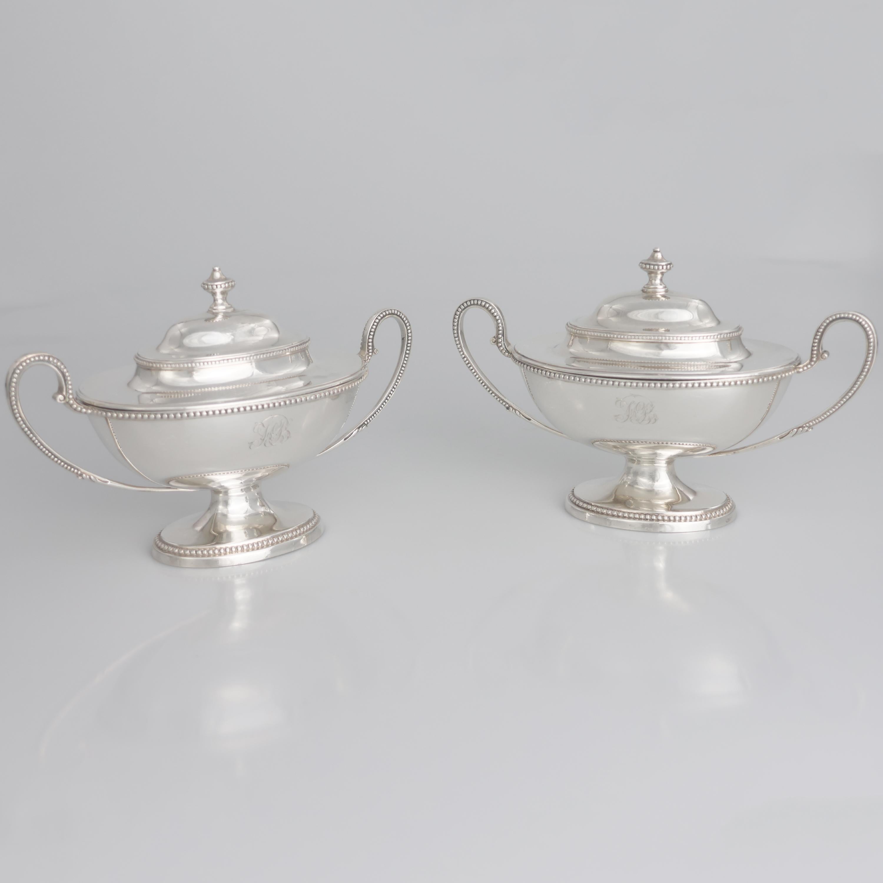 British Coppia di zuccheriere in argento Giorgio III, Thomas Chawner, Londra, 1783 in vendita