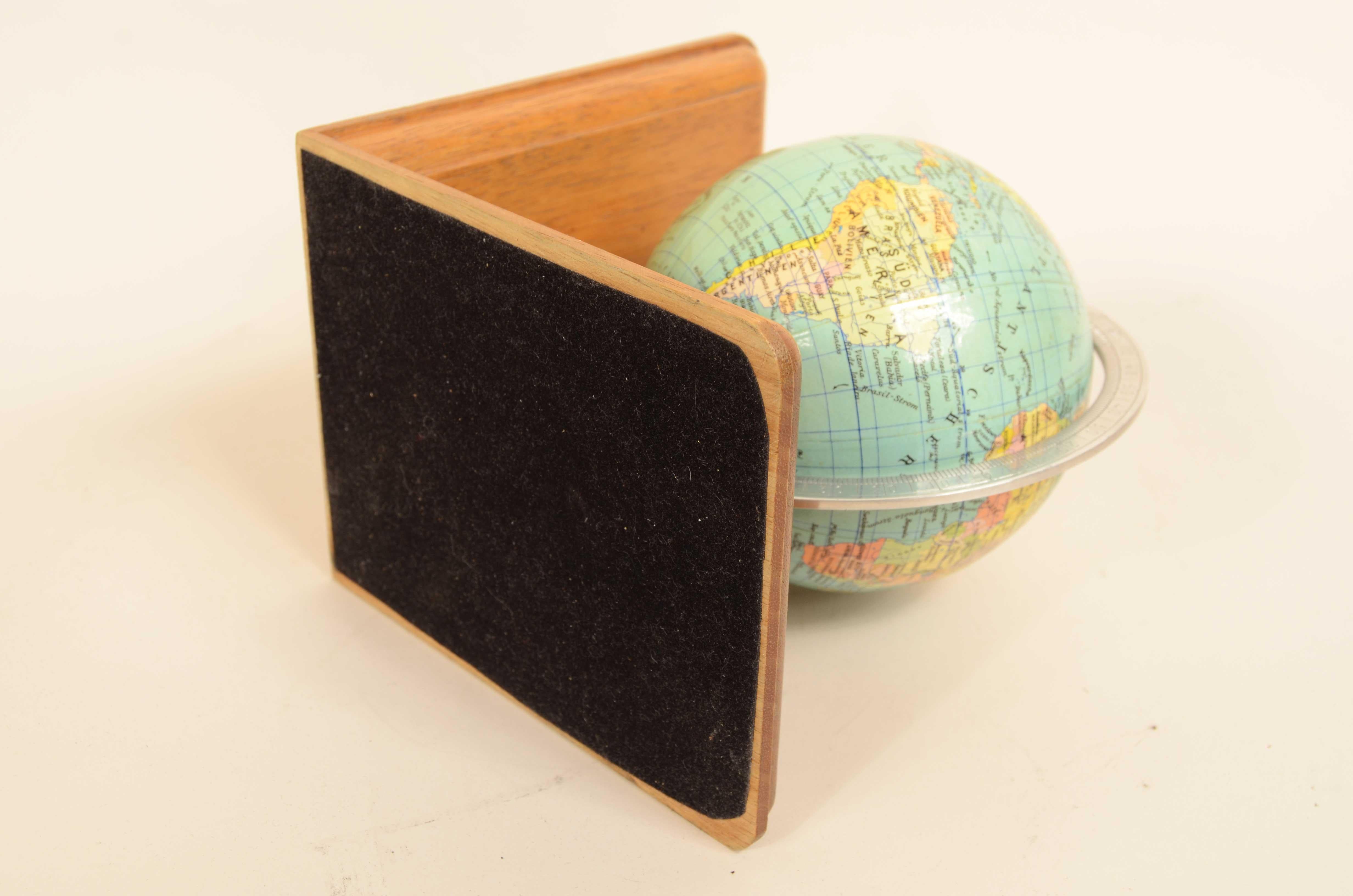 Paire de serre-livres base en bois de chêne avec globes terrestres et célestes Allemagne années 1950 en vente 8