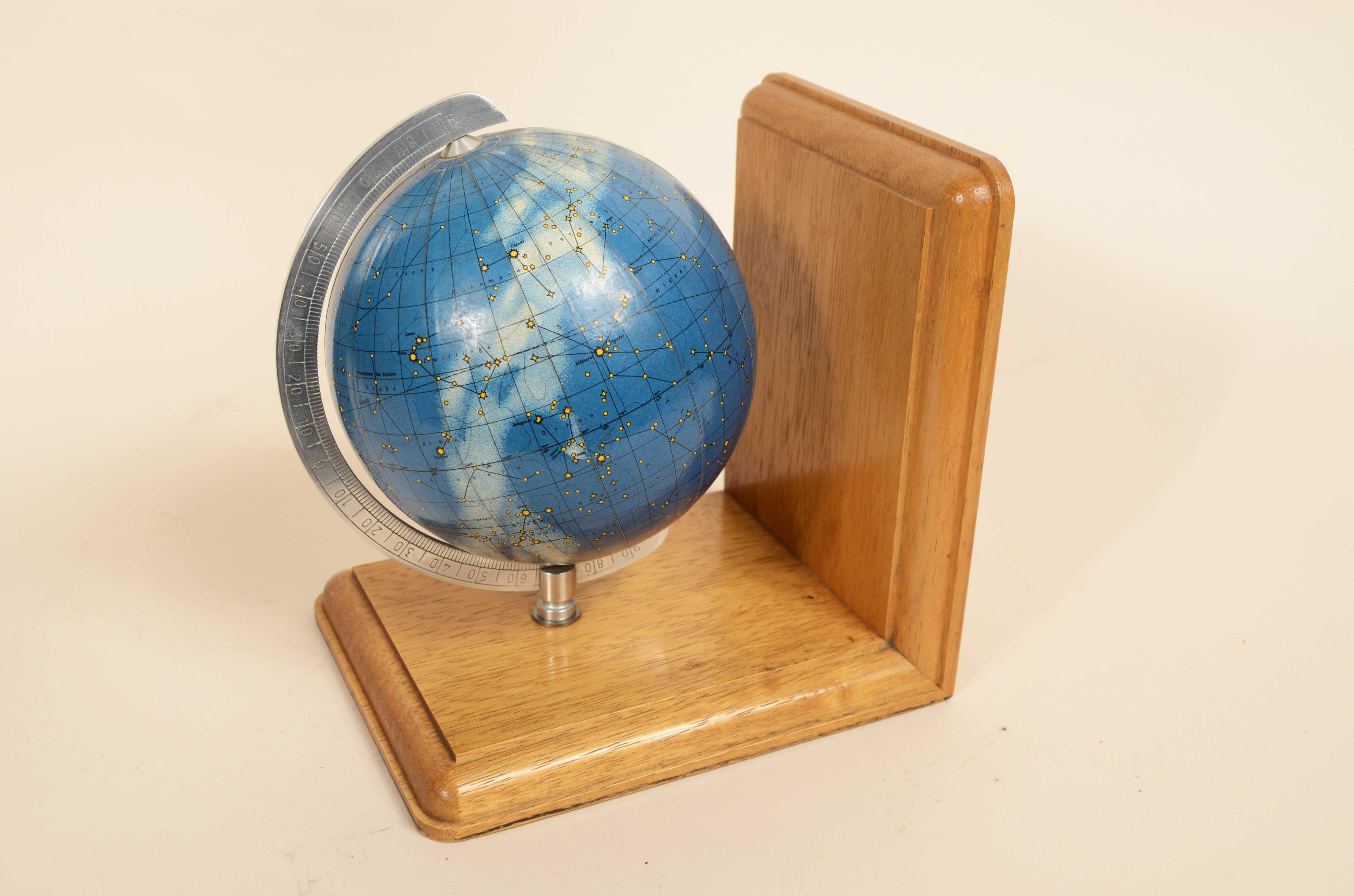 Paire de serre-livres base en bois de chêne avec globes terrestres et célestes Allemagne années 1950 en vente 9