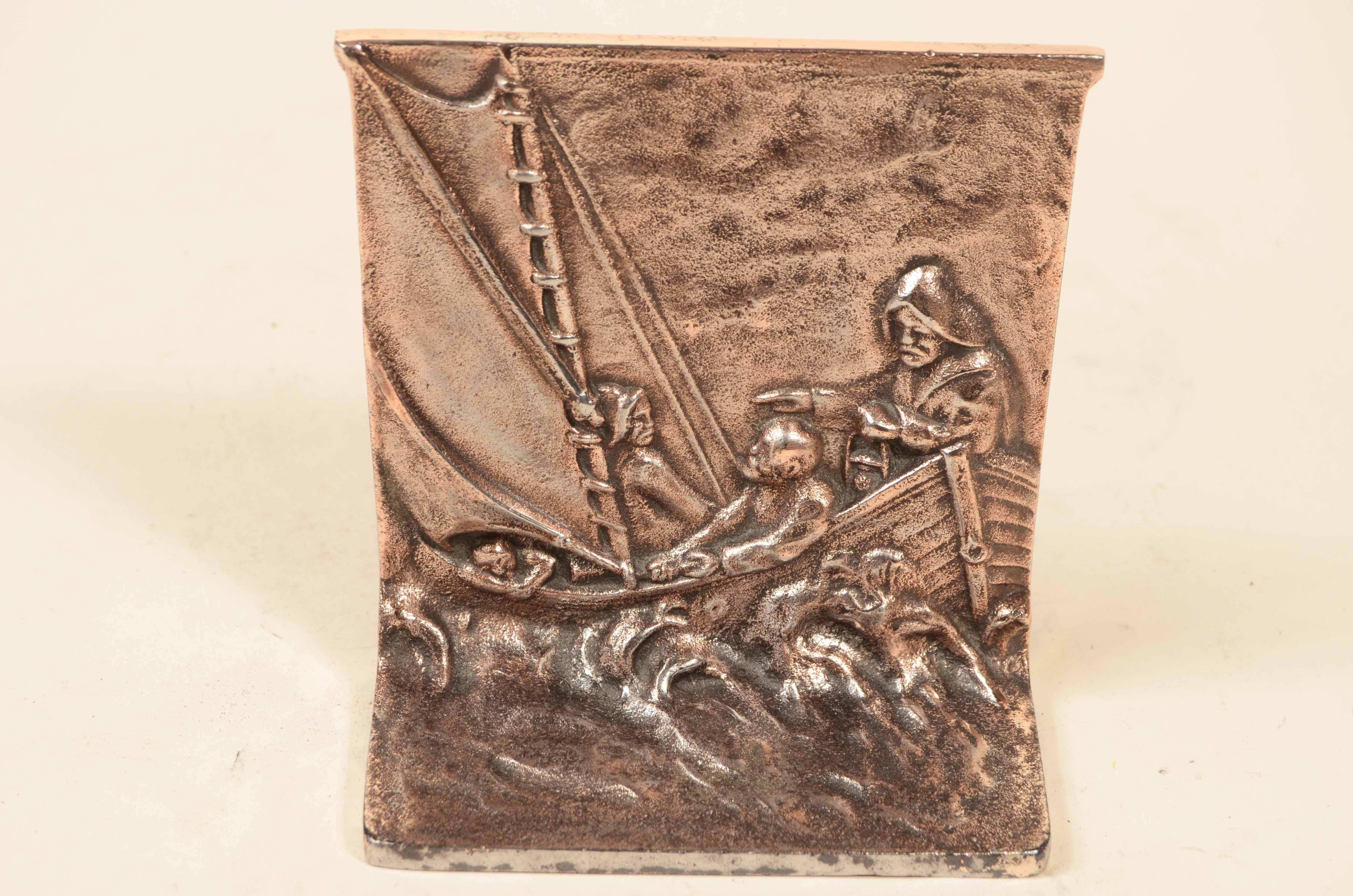 Mid-20th Century Pair bronze bookends of sailors sailing on sailboat 1930s For Sale
