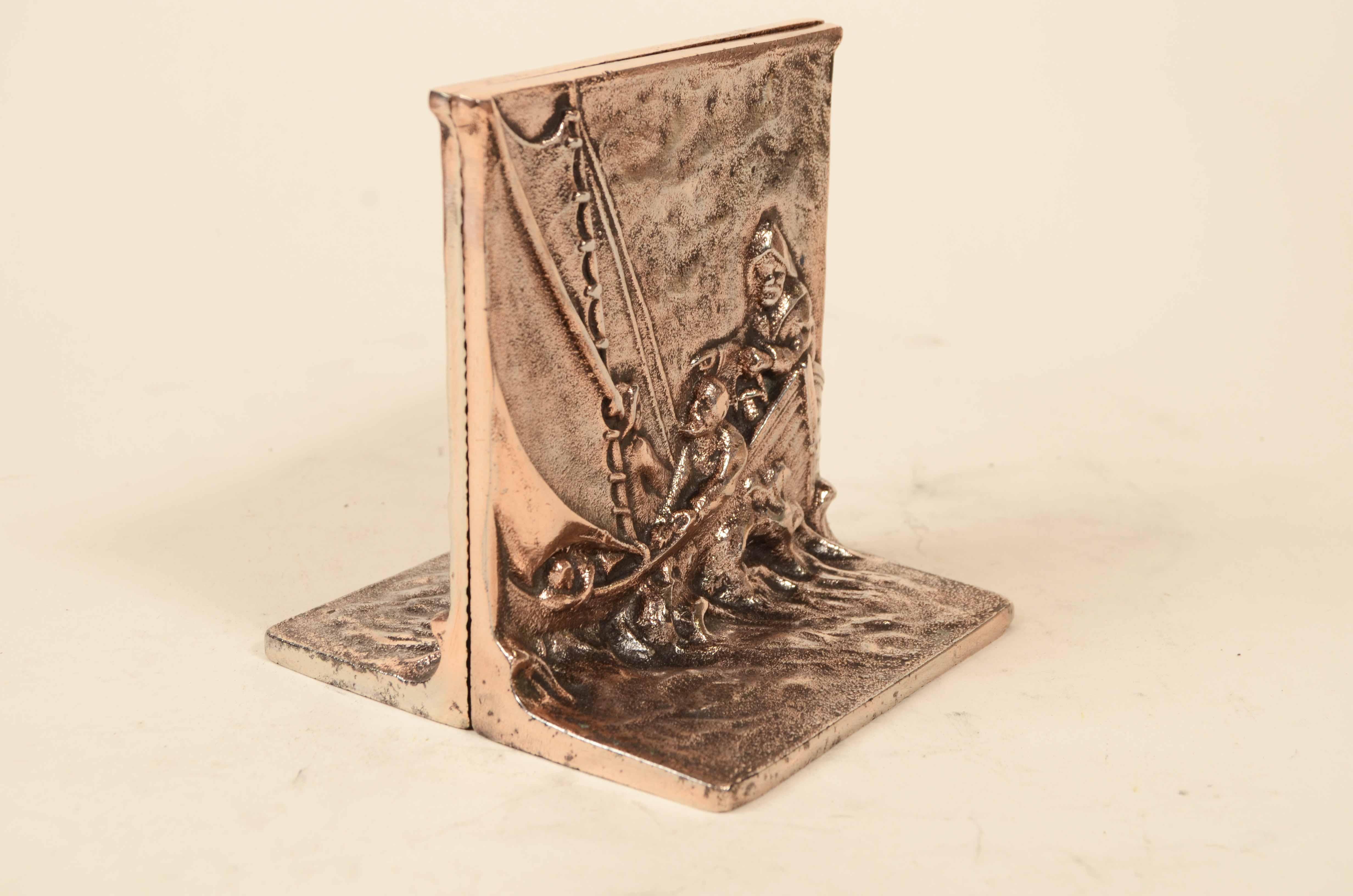 Pair bronze bookends of sailors sailing on sailboat 1930s For Sale 3