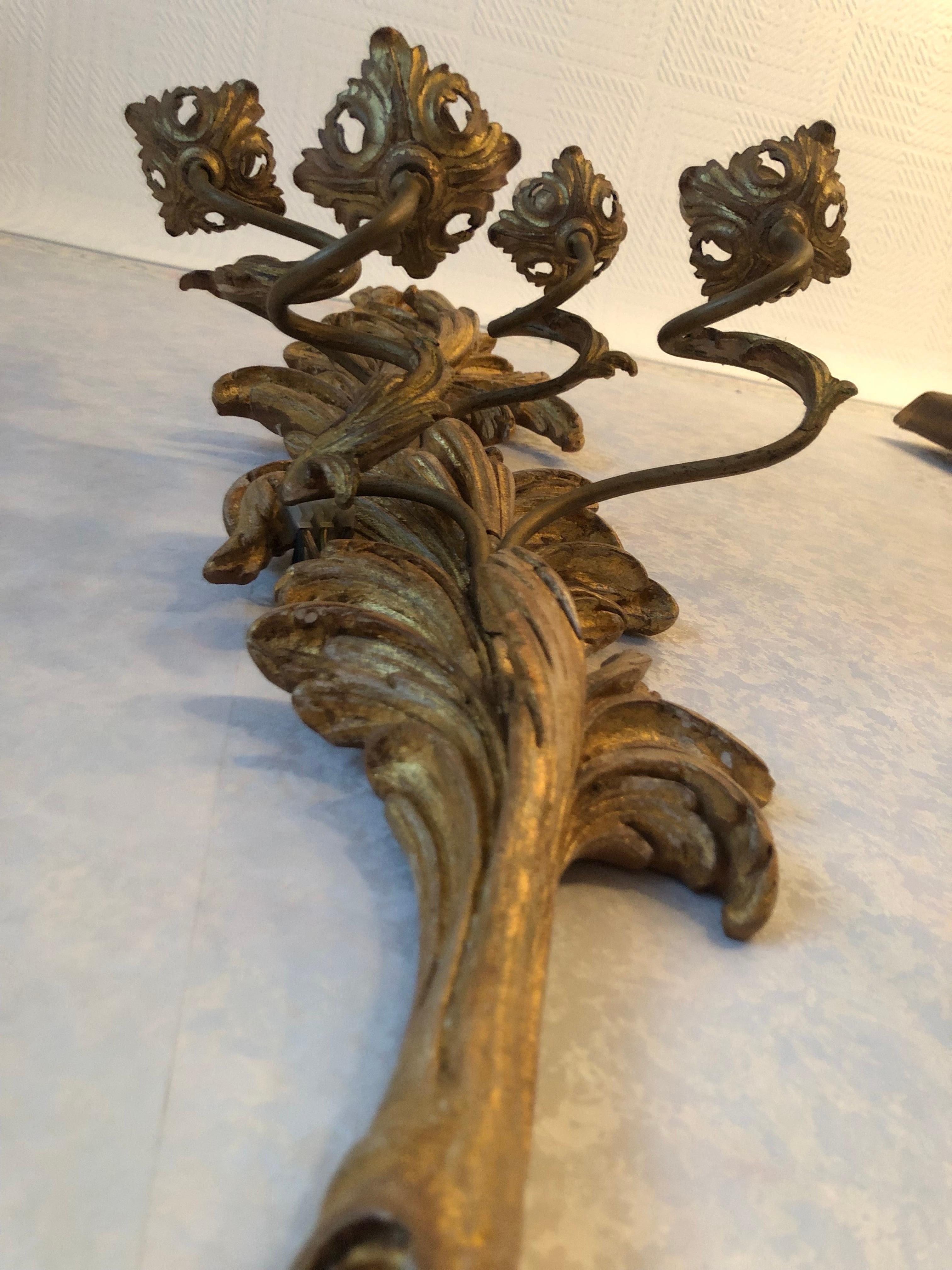 Sculpté à la main Paire de grandes appliques florentines en intaille rocaille en bois doré 1990  en vente