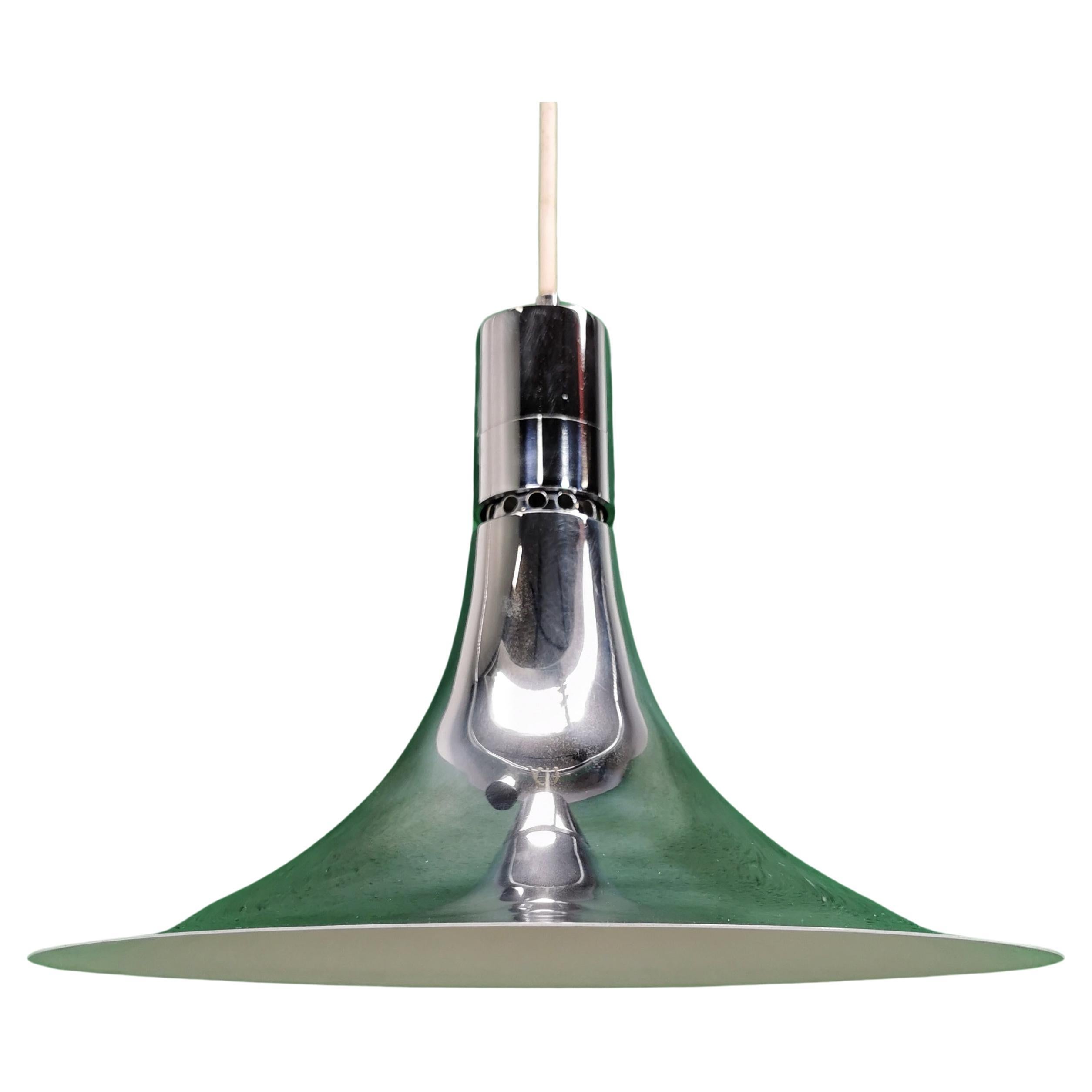 Paire de lampes suspendues de la série AM/AS, avec forme en acier miroir et intérieur de l'abat-jour émaillé blanc mat. Conçu dans les années 1960 par Franco Albini pour Sirrah. Les lampes sont en excellent état.
