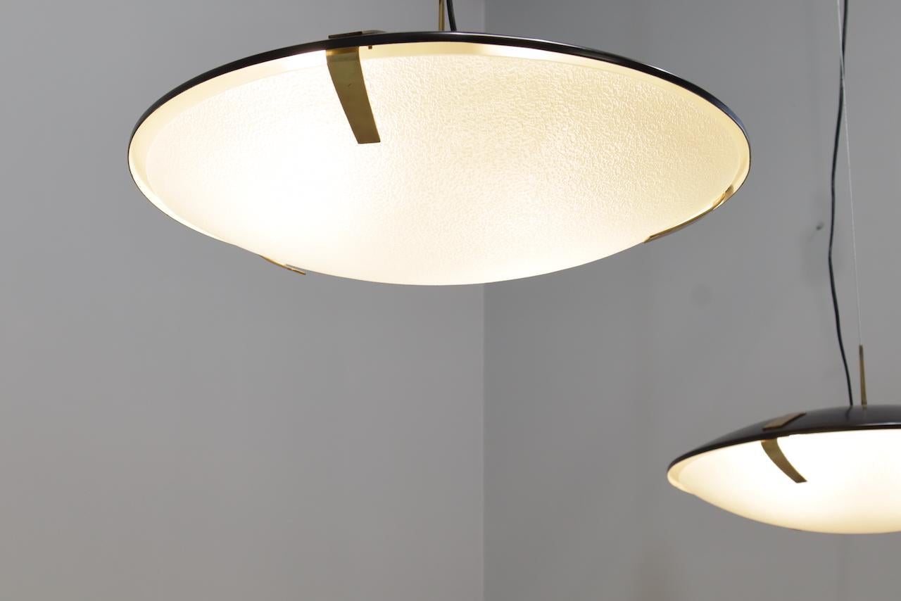 Pair Stilnovo pendant lamps model 1140 aluminum, brass and glass 60' For Sale 2