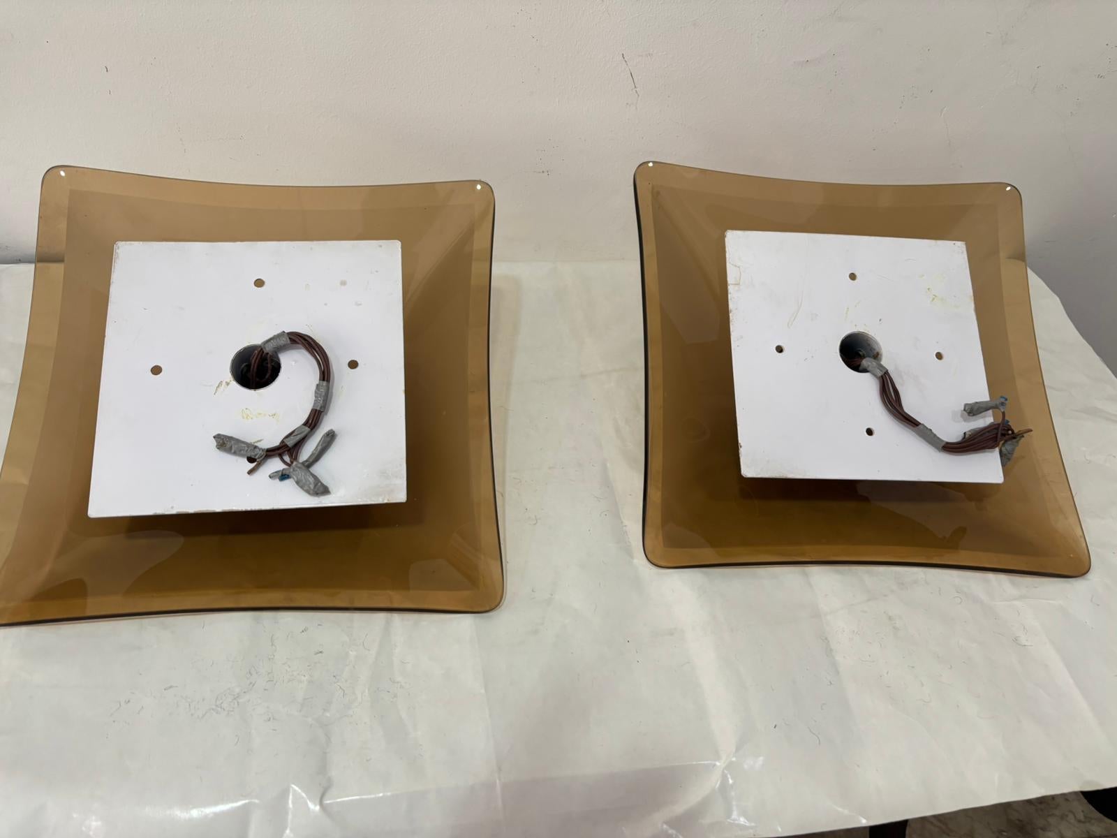 Coppia Lampade da parete o da incasso in vetro satinato fumè e ottone anni '60 mediados del siglo XX en venta