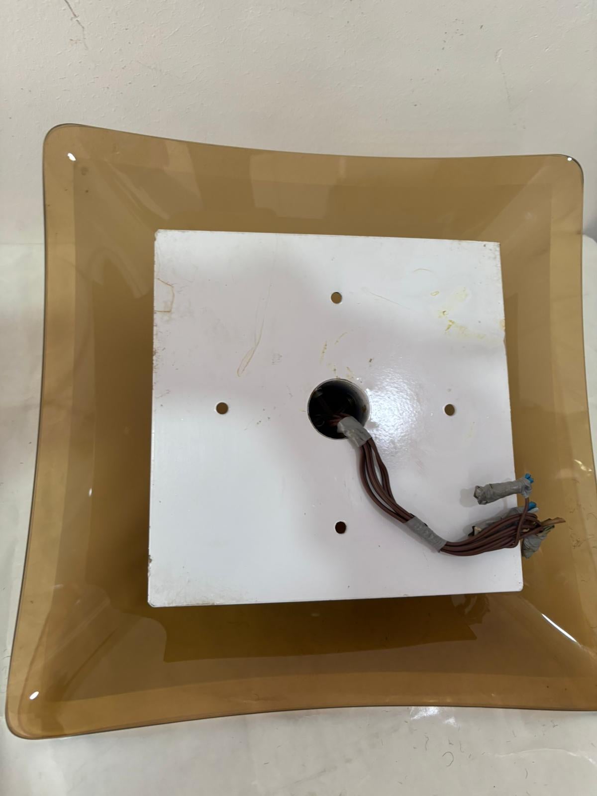 Coppia Lampade da parete o da incasso in vetro satinato fumè e ottone anni '60 en venta 1