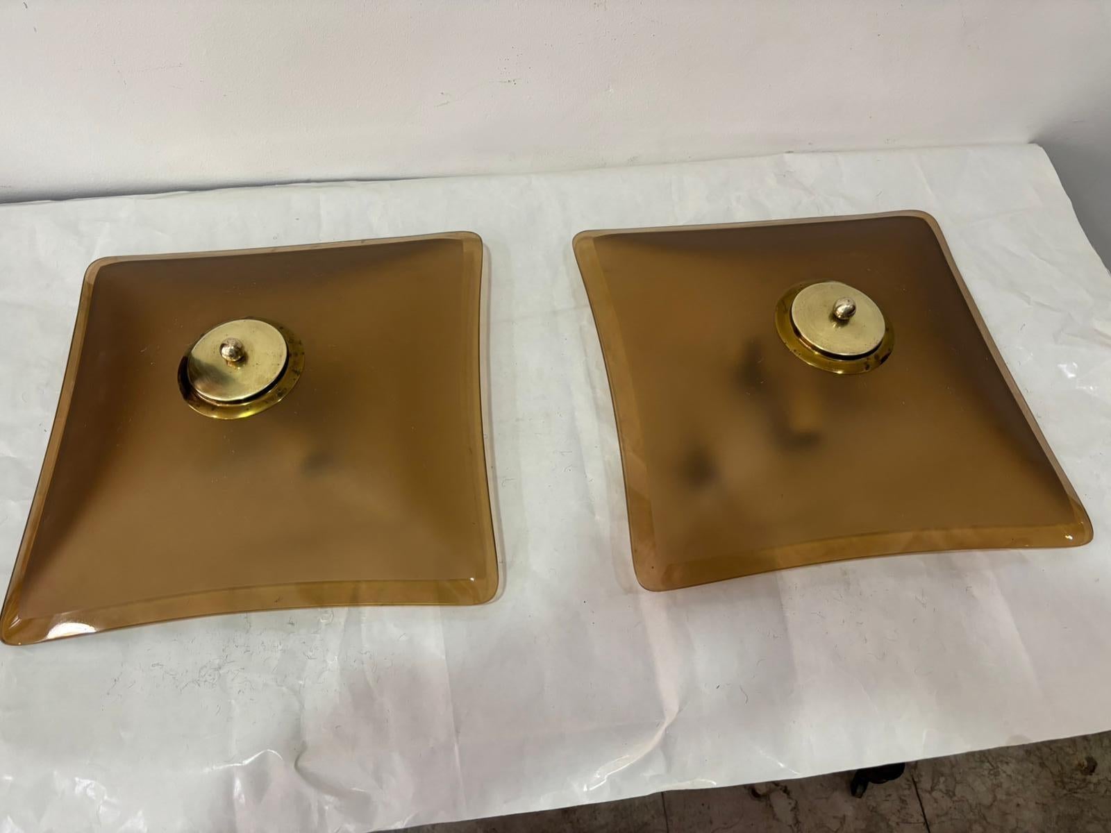 Coppia Lampade da parete o da incasso in vetro satinato fumè e ottone anni '60 en venta 2