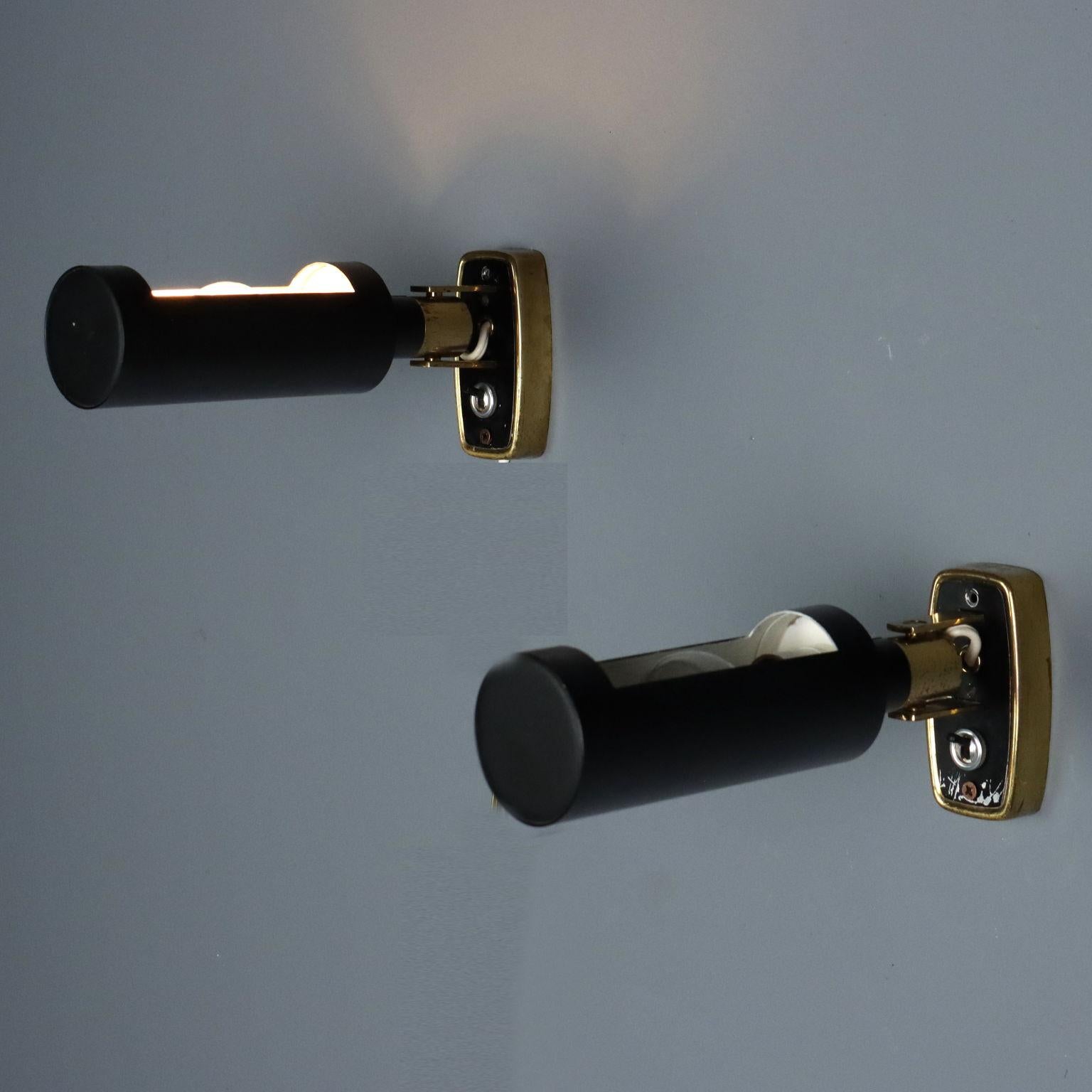 Pareja de lámparas, difusor orientable de aluminio lacado, latón. Enchufe E14, máx. 40 W. 