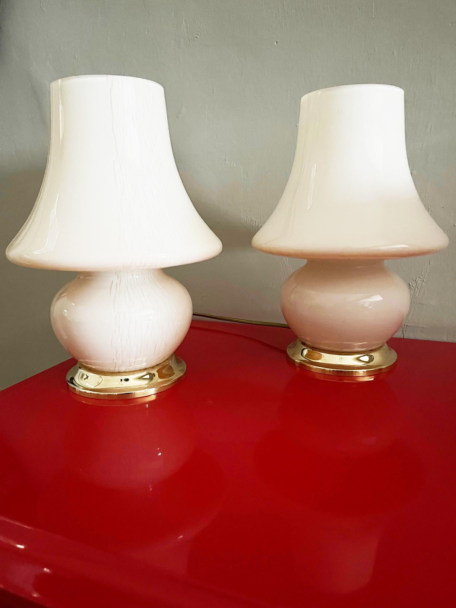 Paire de lampes de table à champignon des années 1970 Bon état - En vente à Foggia, FG