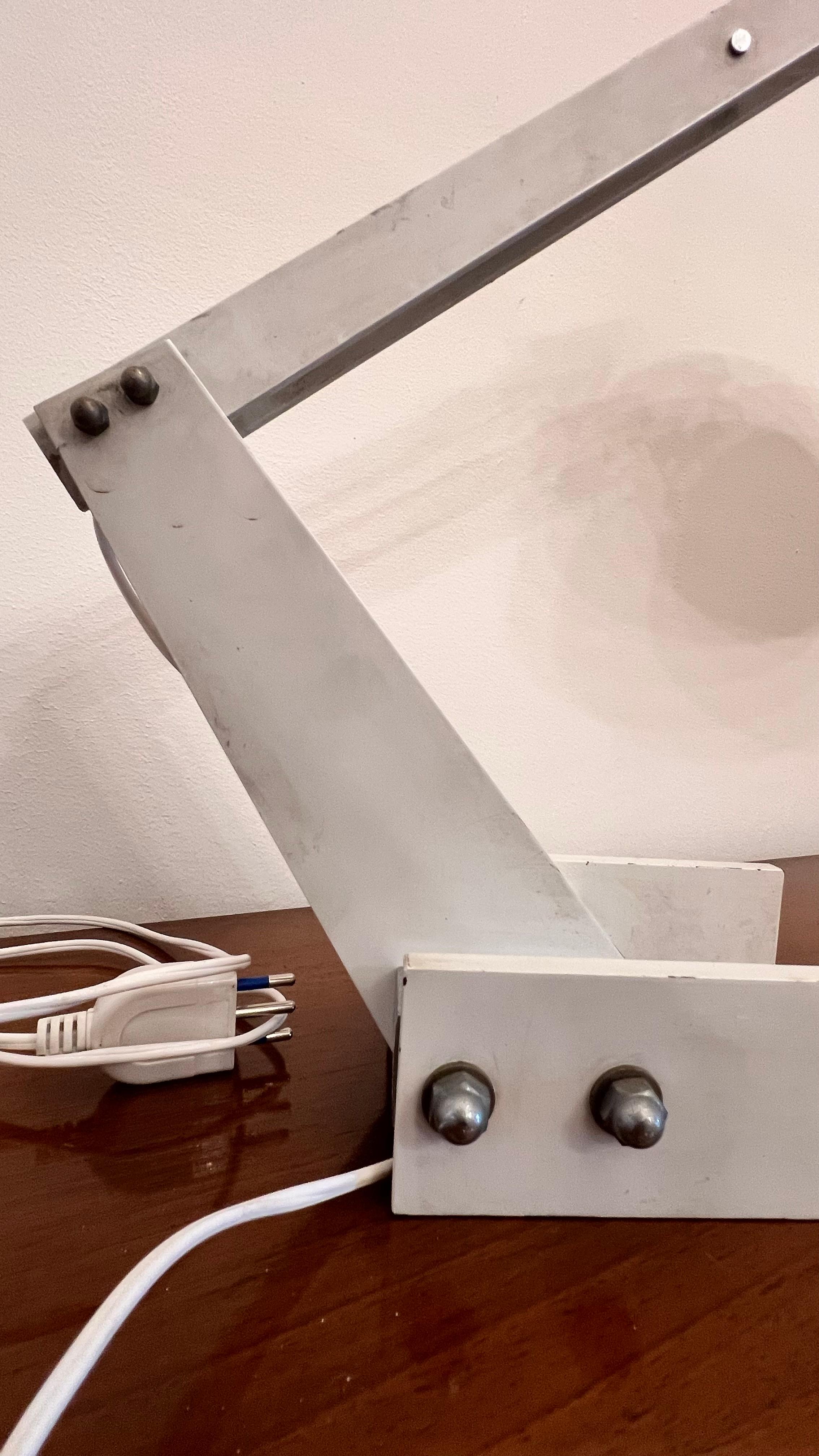 Ein Paar Gerrit Rietveld Tischlampen im Angebot 4