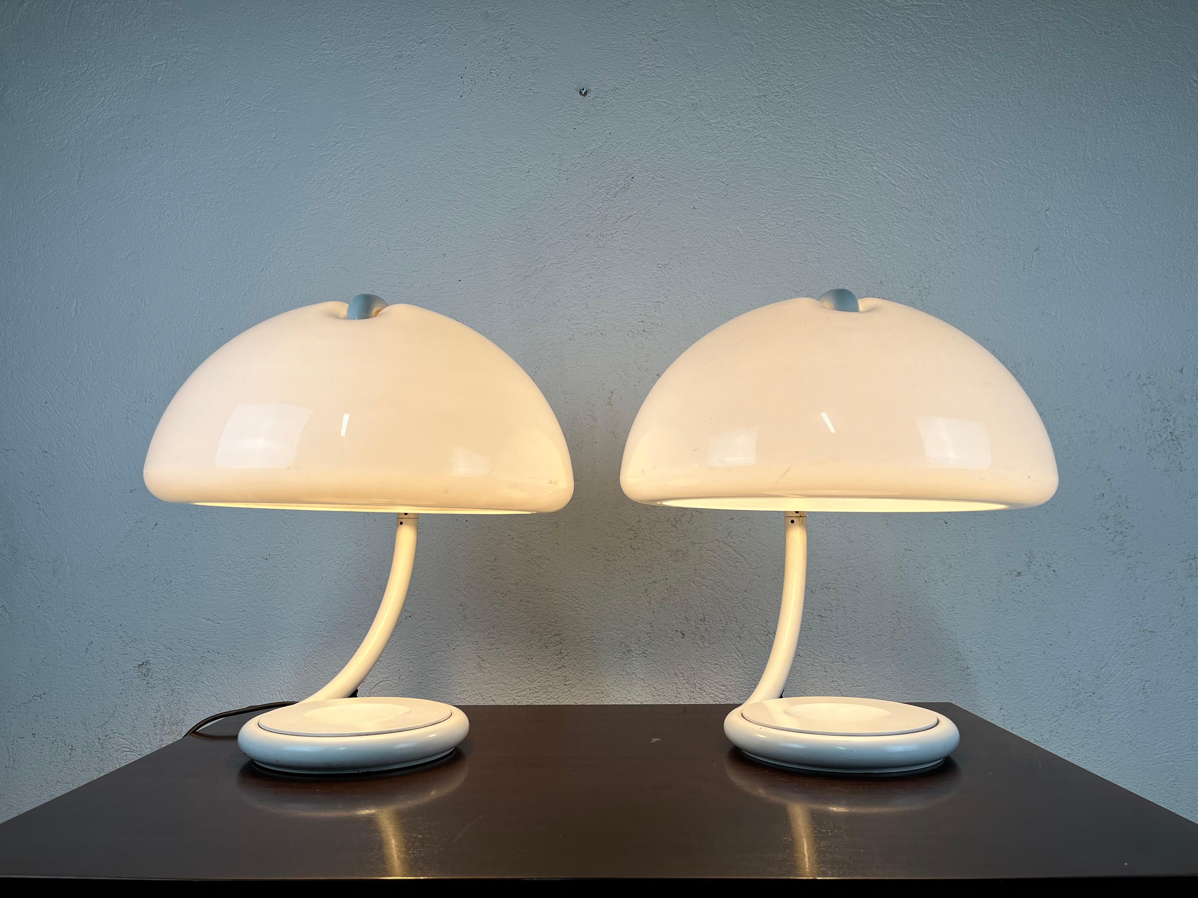 Italian Pair of space age Cobra lamps by Elio Martinelli for Martinelli Luce 1960s' For Sale