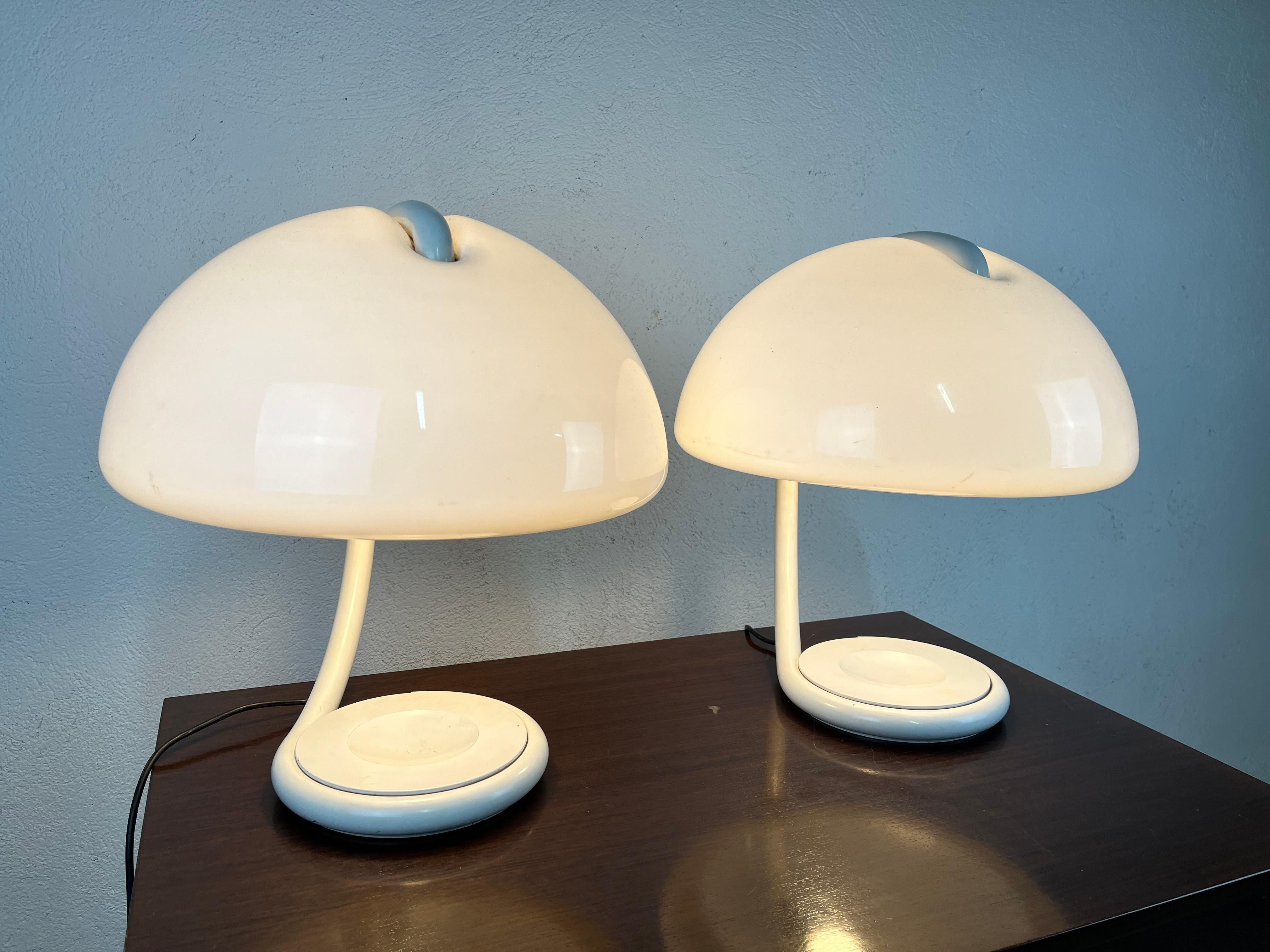 Pair of space age Cobra lamps by Elio Martinelli for Martinelli Luce 1960s' For Sale 3