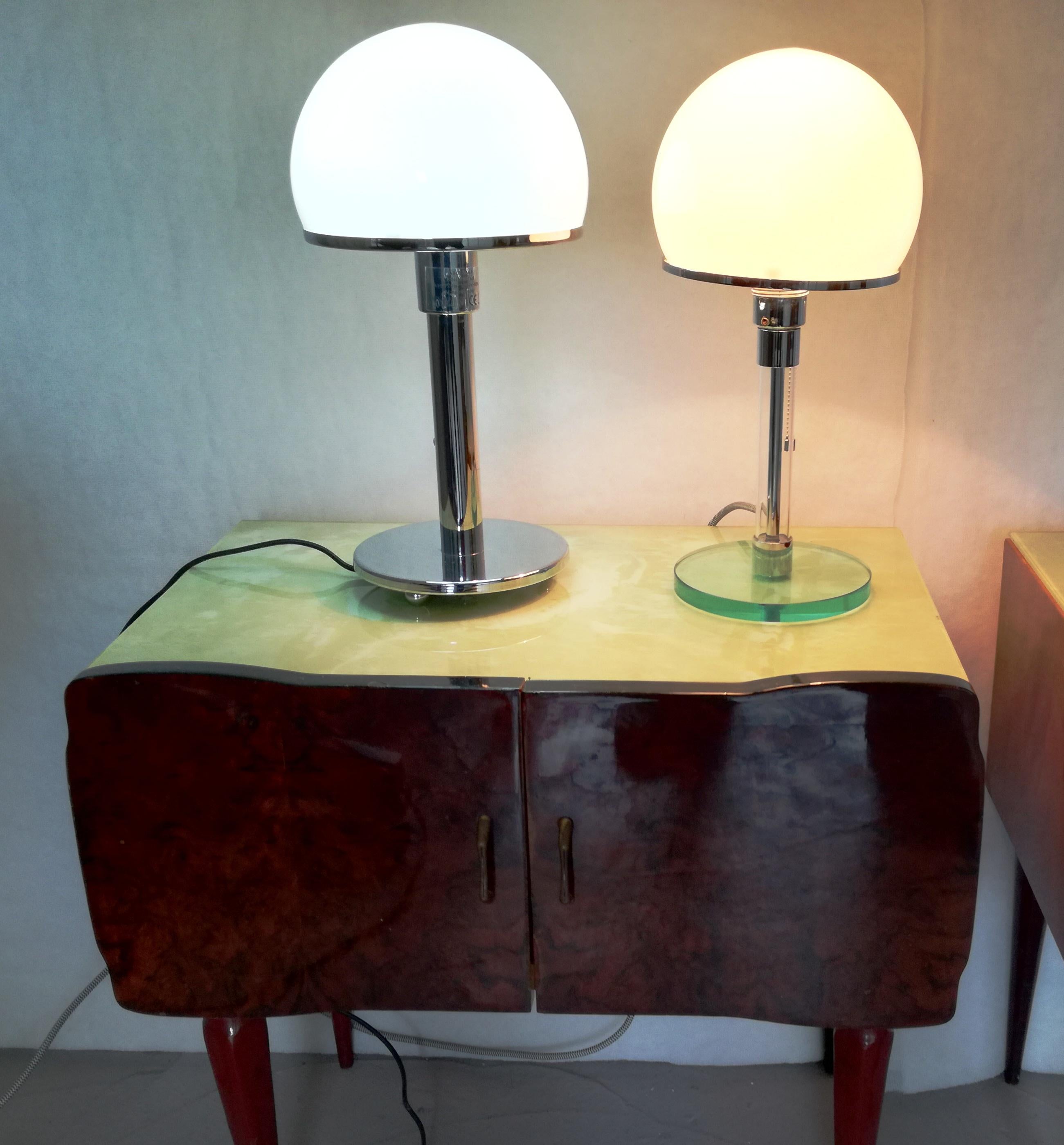 Periodo contemporaneo coppia lampade stile Bauhaus.