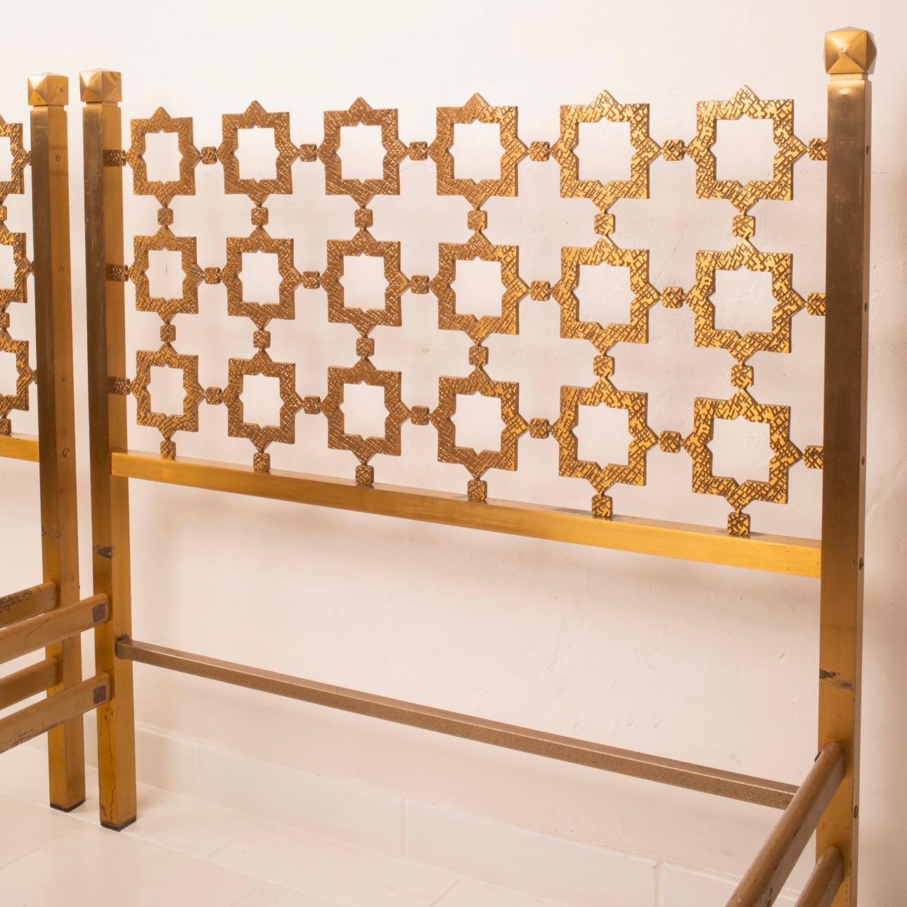 Pair of Carlotta Sculptural Brass Beds by Luciano Frigerio for Cellini Arte 4