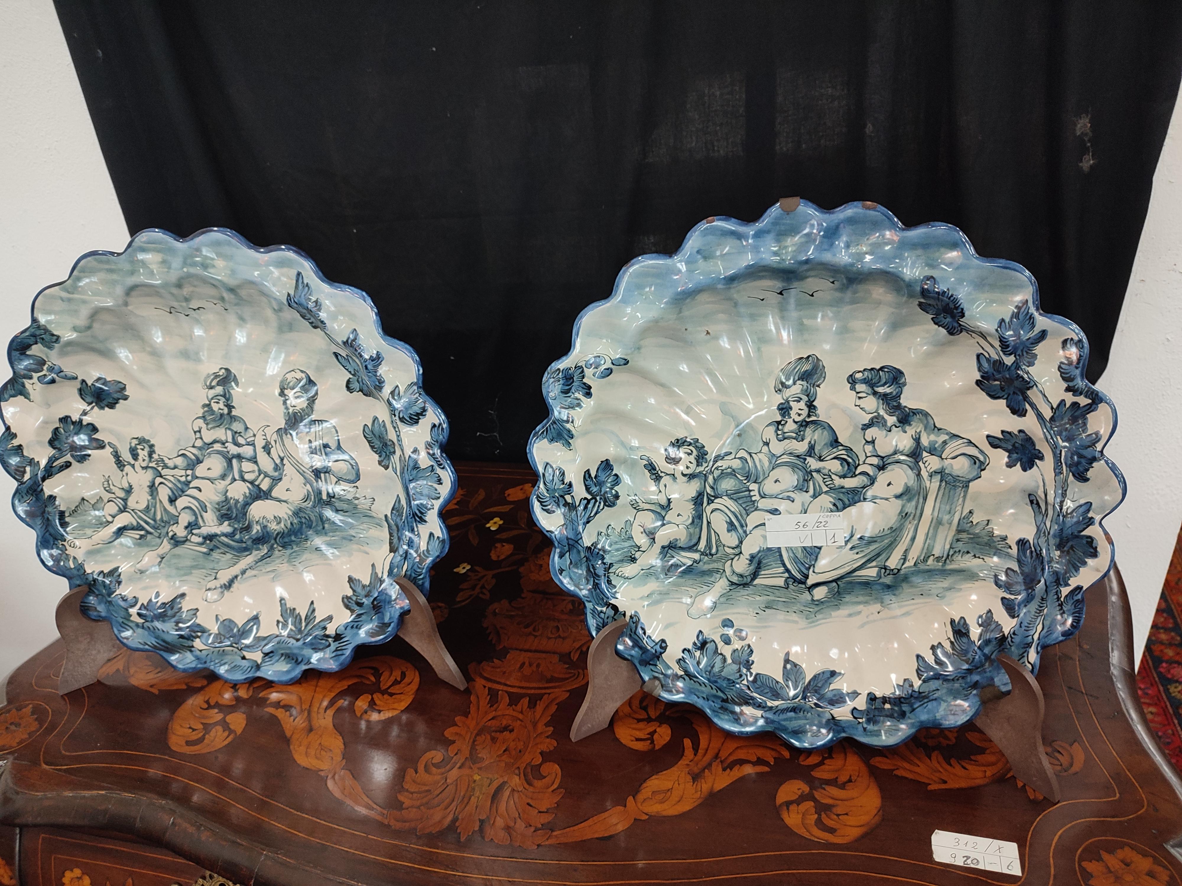 Hand-Crafted Pair of majolica plates For Sale