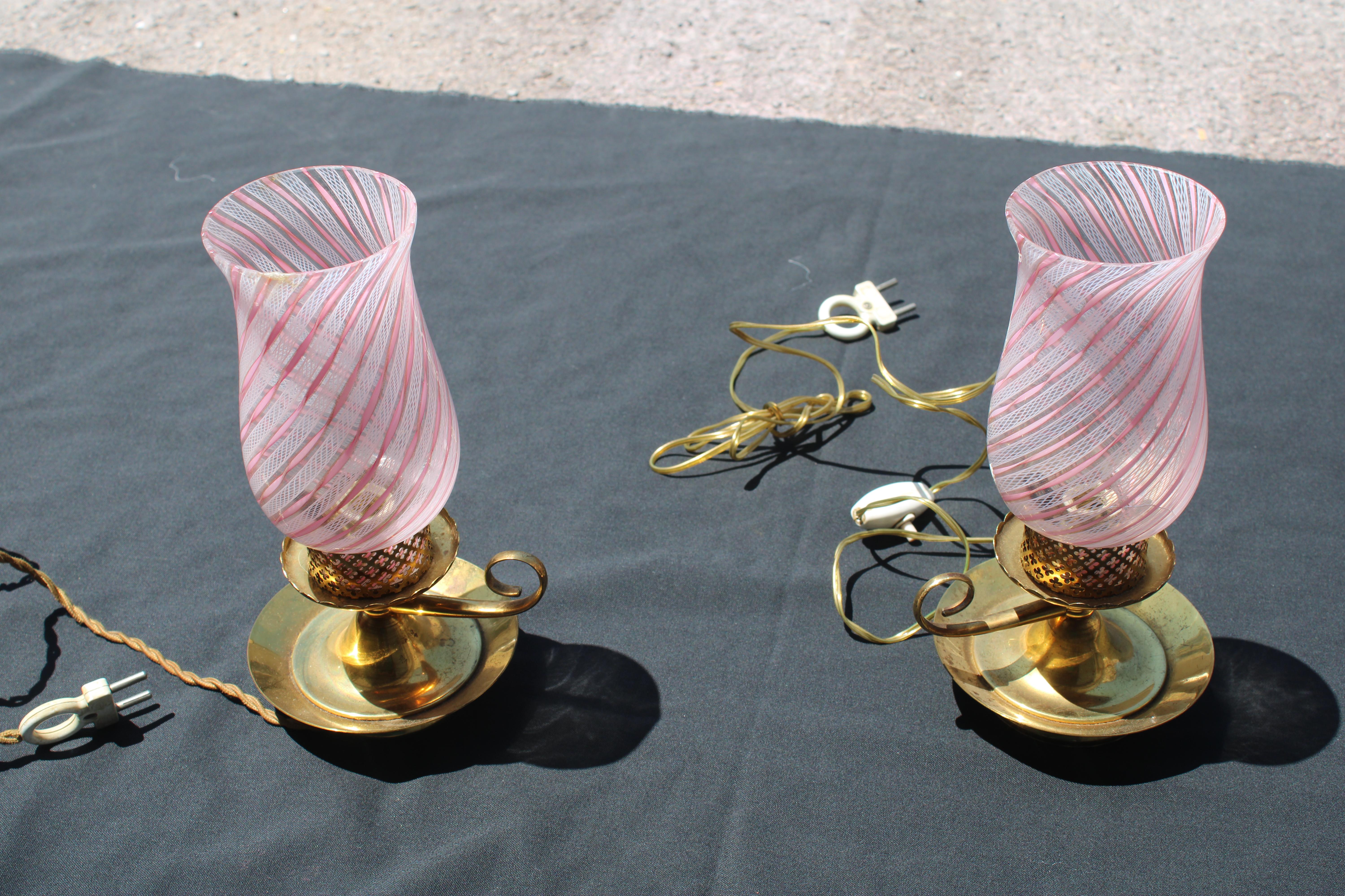 Paar kleine Nachttischlampe Dino Martens für Toso 1950er Jahre Murano Rosa Messing (Moderne der Mitte des Jahrhunderts) im Angebot