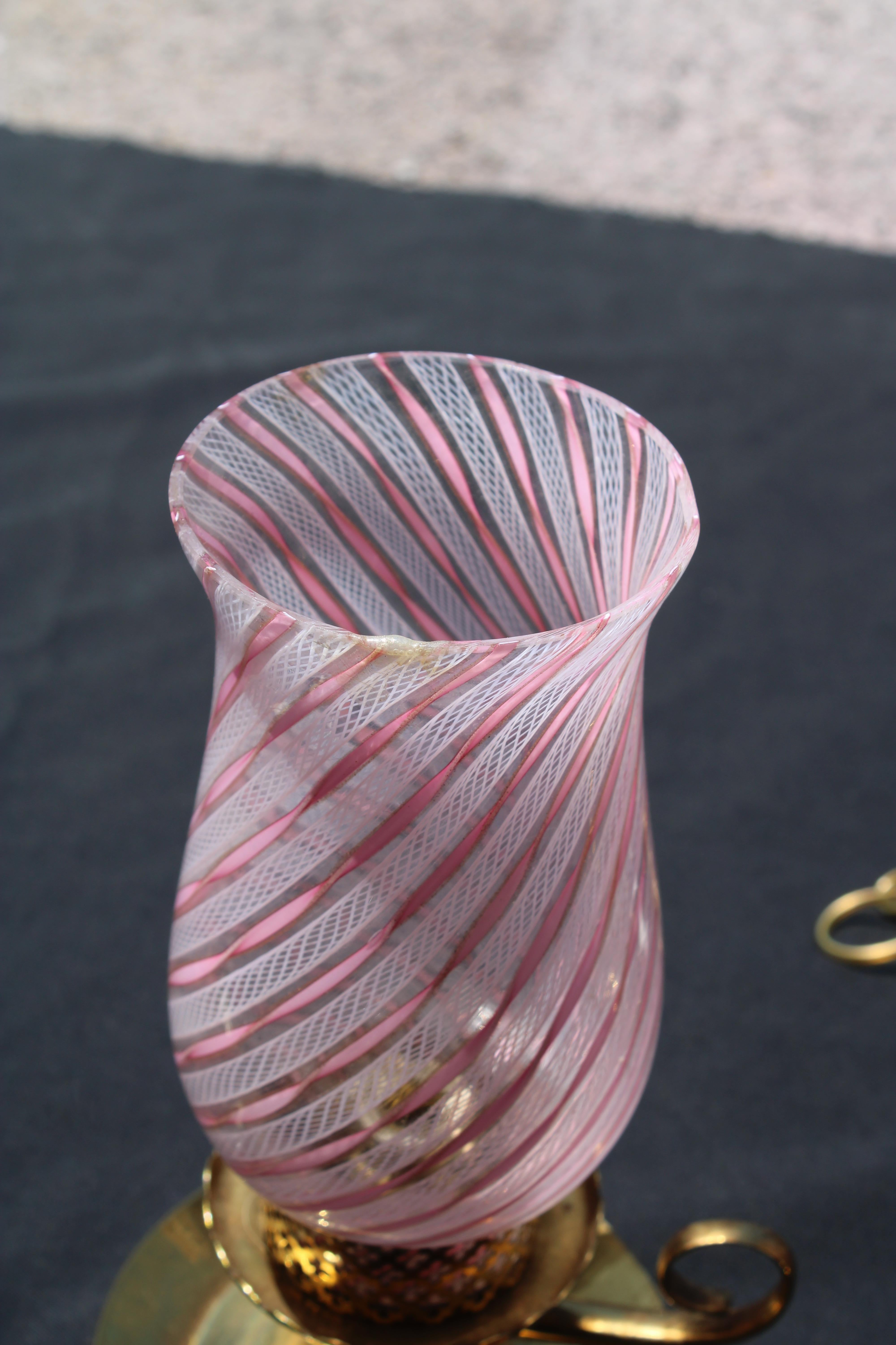 Paar kleine Nachttischlampe Dino Martens für Toso 1950er Jahre Murano Rosa Messing (Mid-20th Century) im Angebot