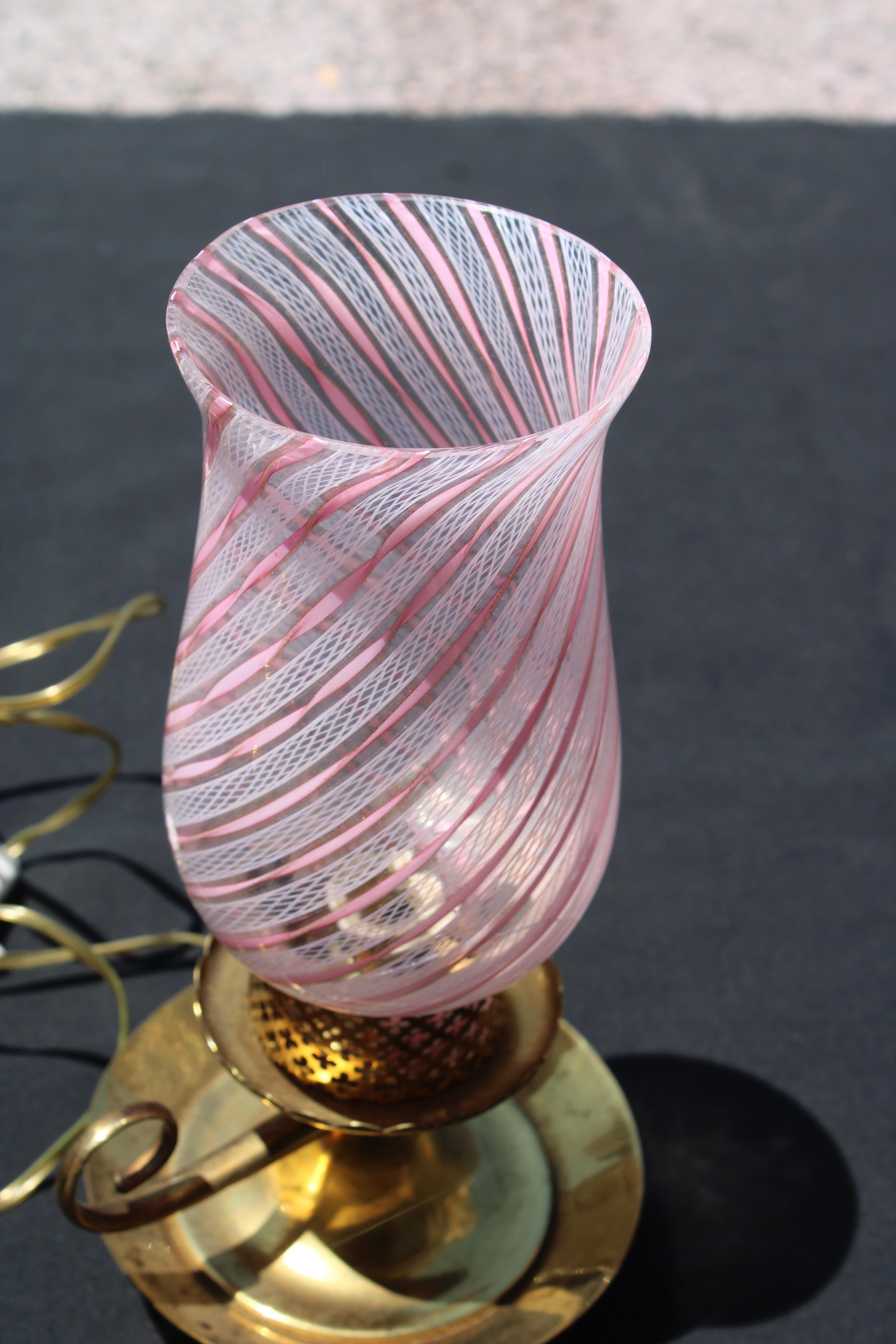 Paar kleine Nachttischlampe Dino Martens für Toso 1950er Jahre Murano Rosa Messing (Muranoglas) im Angebot