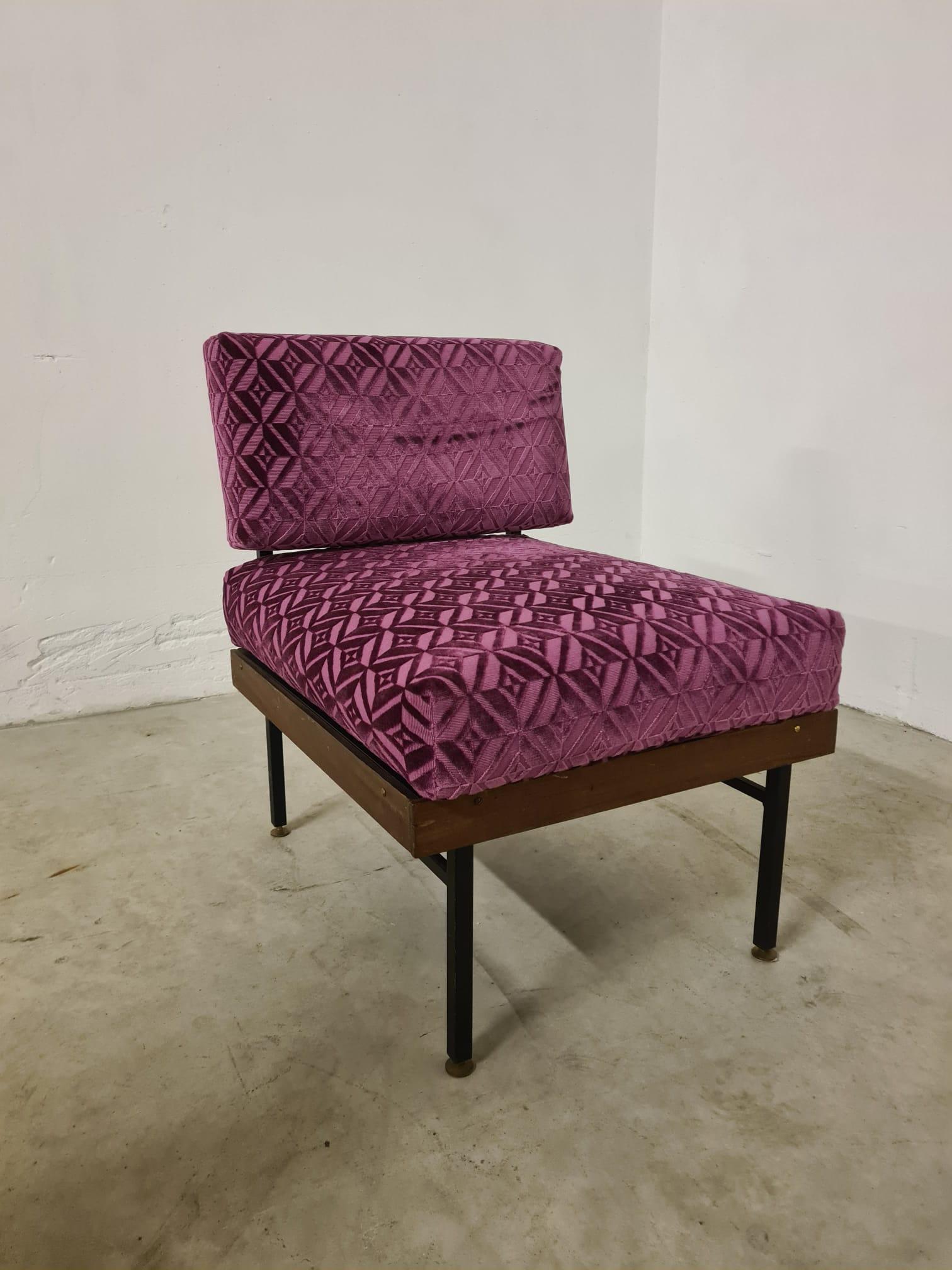 Coppia poltroncine anni 60 in metallo legno e velluto in vendita 1