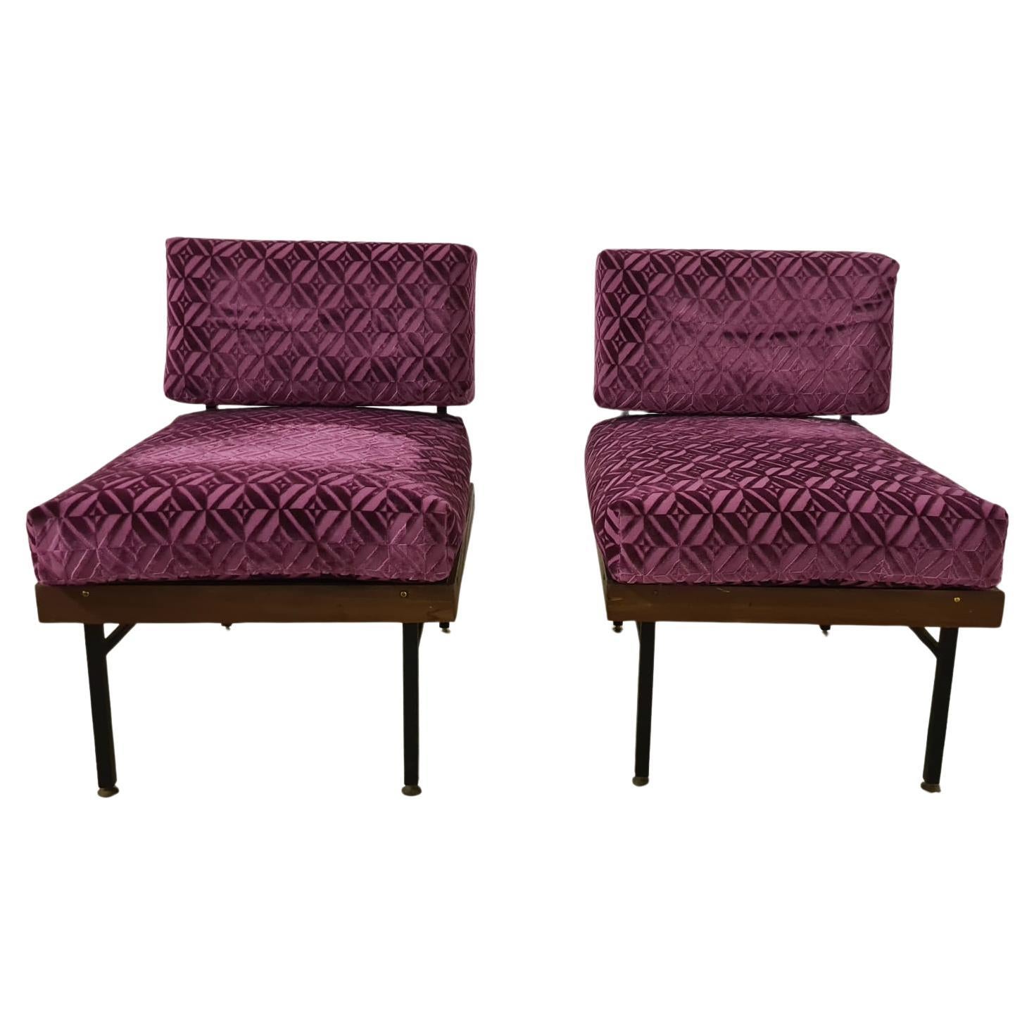 Coppia poltroncine anni 60 in metallo legno e velluto in vendita