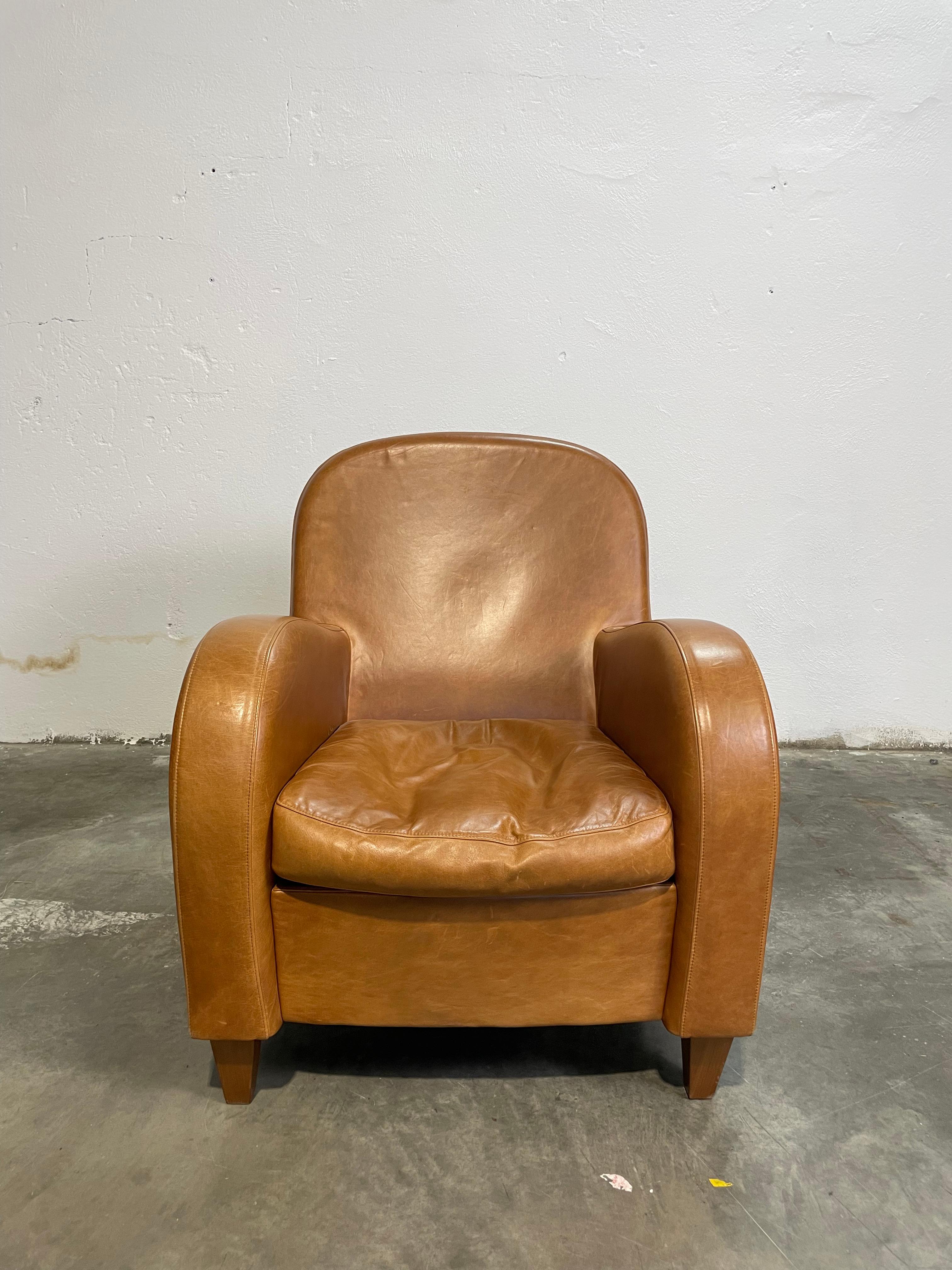 Splendido set di due poltroncine Daisy di Poltrona Frau, design iconico degli anni '70, in pelle di alta qualità. Usate pochissimo, in condizioni eccellenti, queste poltroncine incarnano l’eleganza senza tempo e la raffinatezza artigianale tipica di