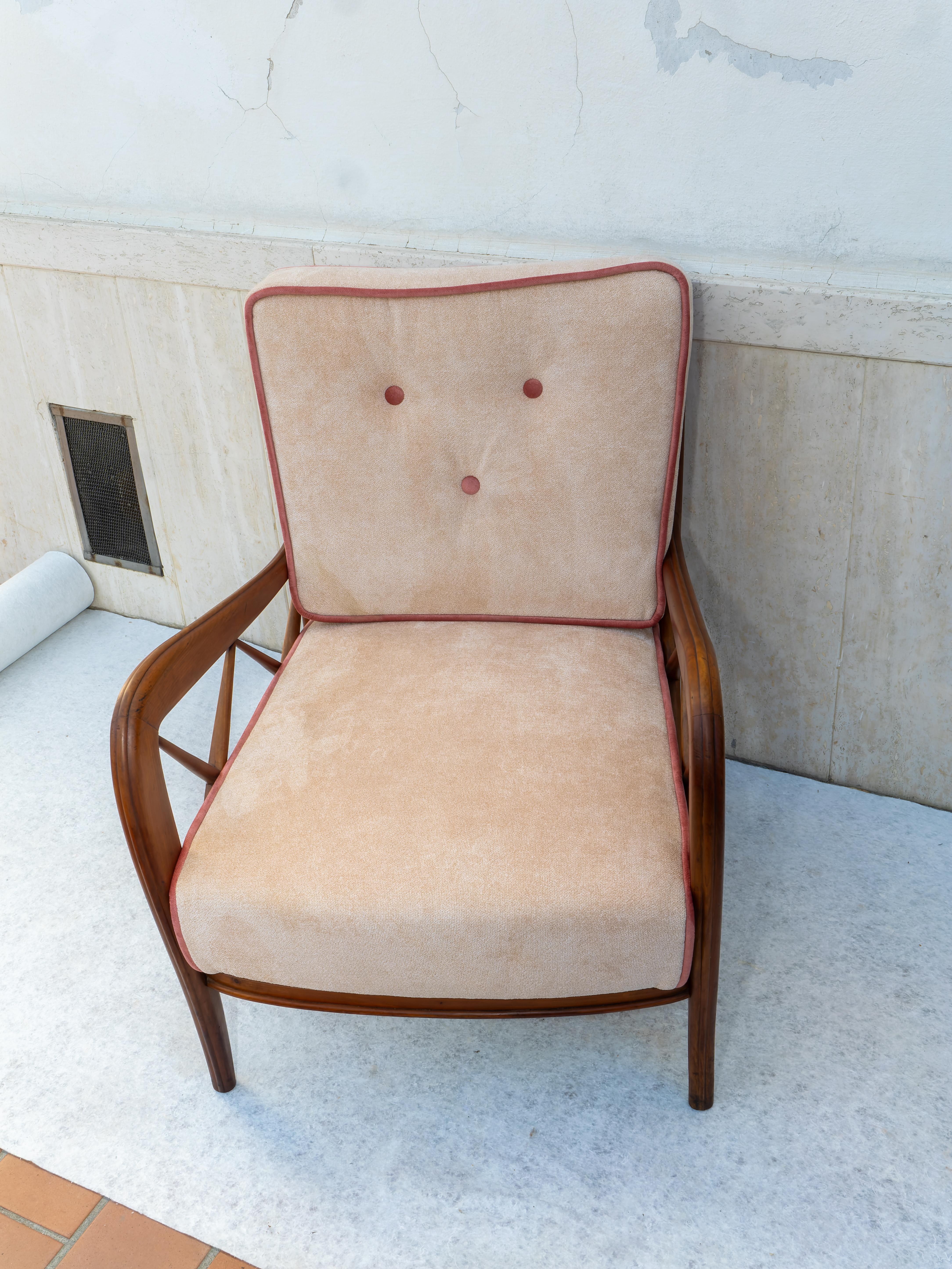 Pareja de sillones de terciopelo al estilo de Paolo Buffa, años 40 Moderno de mediados de siglo