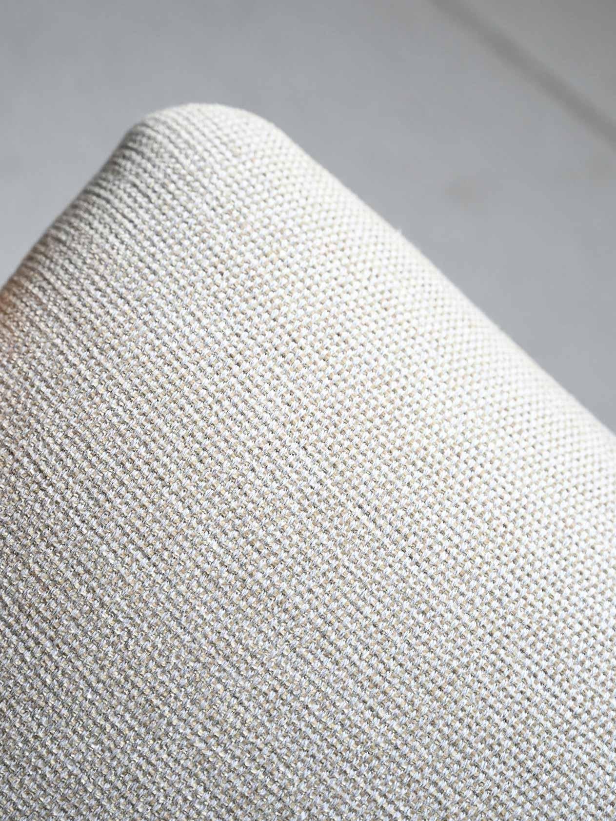 Tessuto Coppia poltrone scandinave mid-century in rovere in vendita