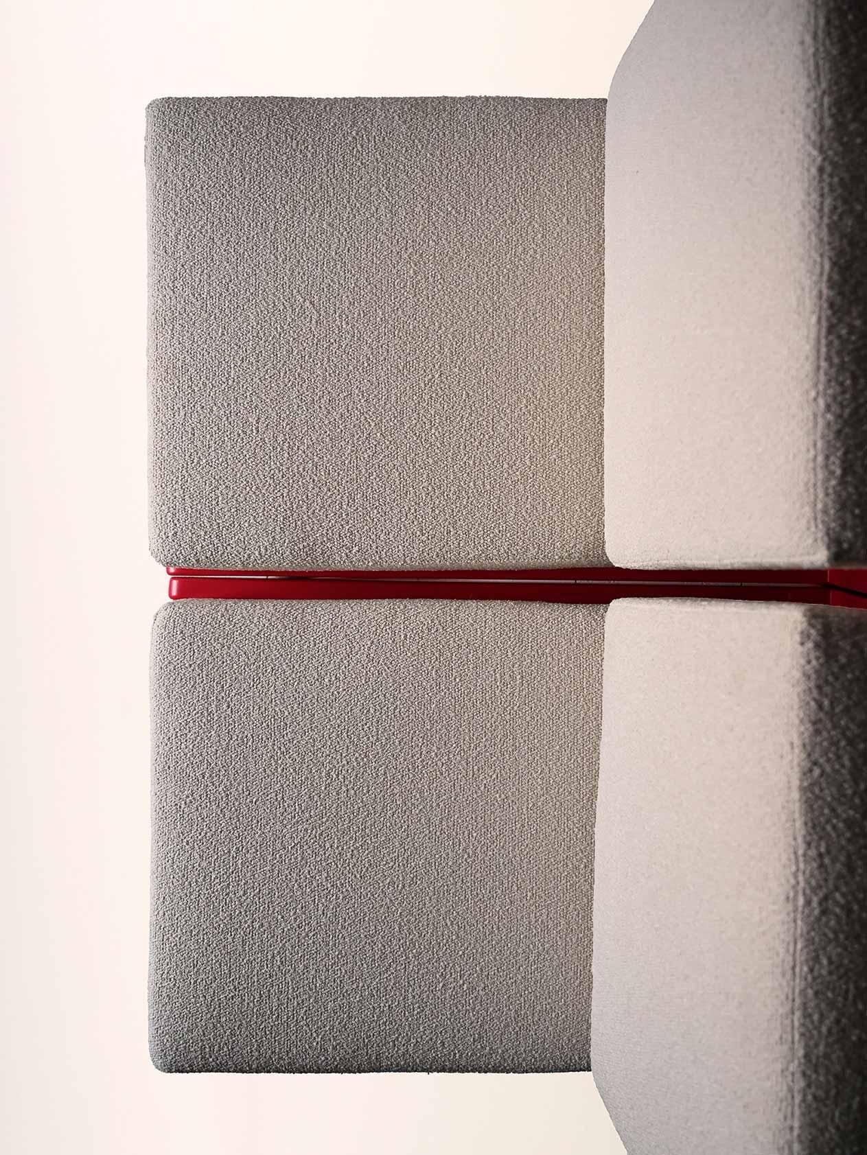 Coppia poltrone scandinave vintage rosso ciliegia in vendita 4